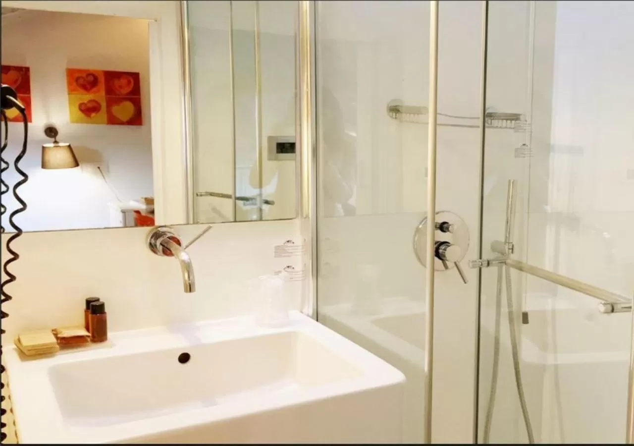 Bathroom in Hotel Il Guercino