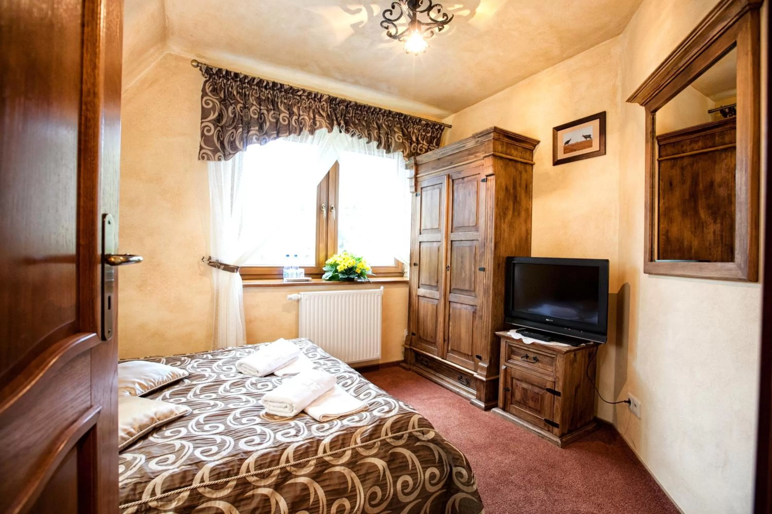 TV and multimedia, Bed in Hotel Dwór Karolówka