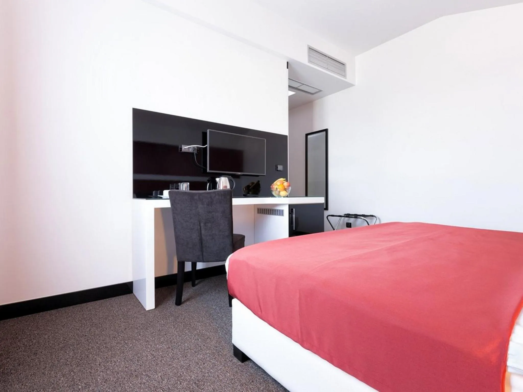 Photo of the whole room, Bed in Nova City Garni Hotel Signature Collection