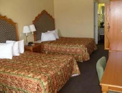 Double Room with Two Double Beds - Smoking in Days Inn by Wyndham San Antonio Splashtown/ATT Center