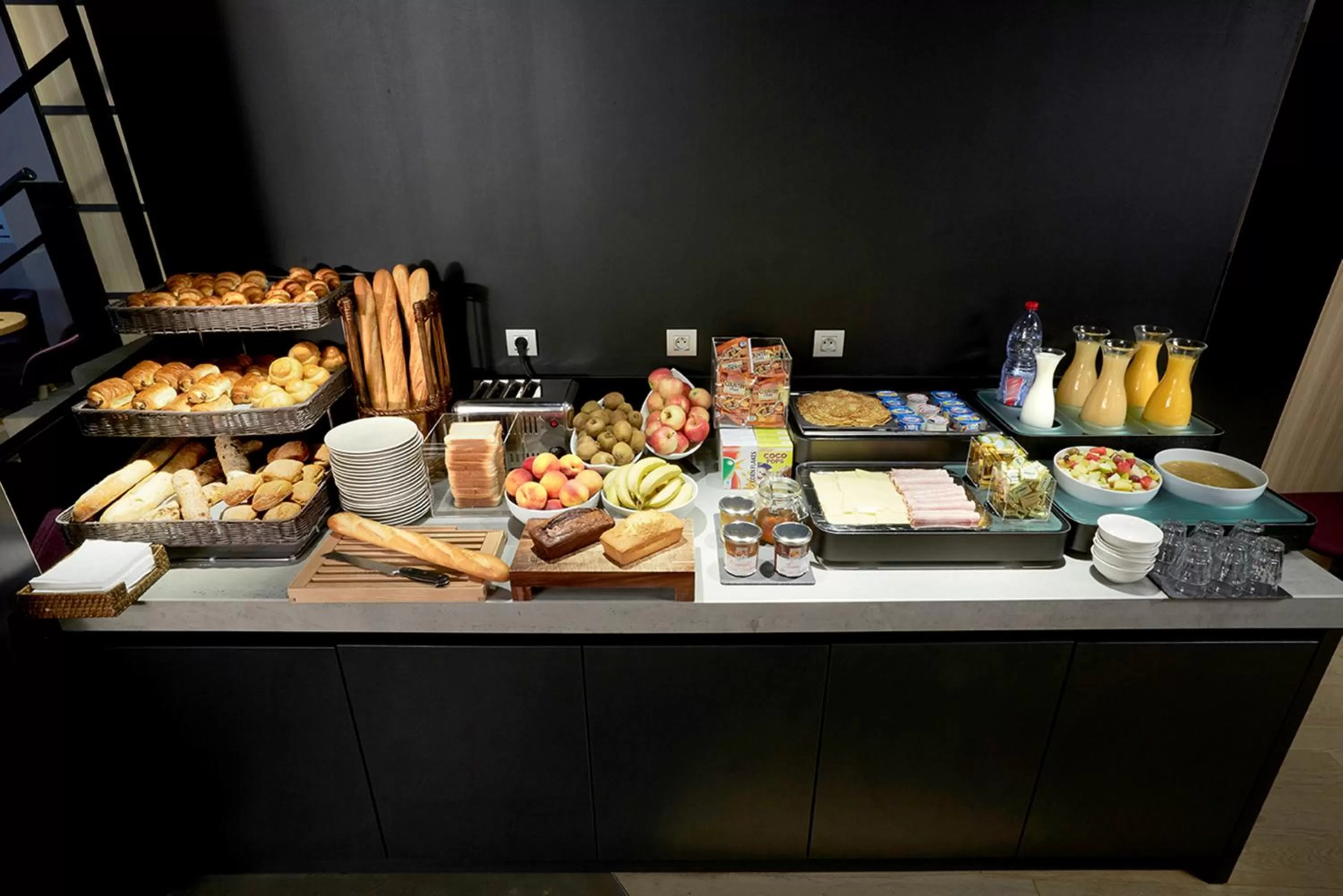 Buffet breakfast in Campanile Lyon Centre - Gare Perrache - Confluence