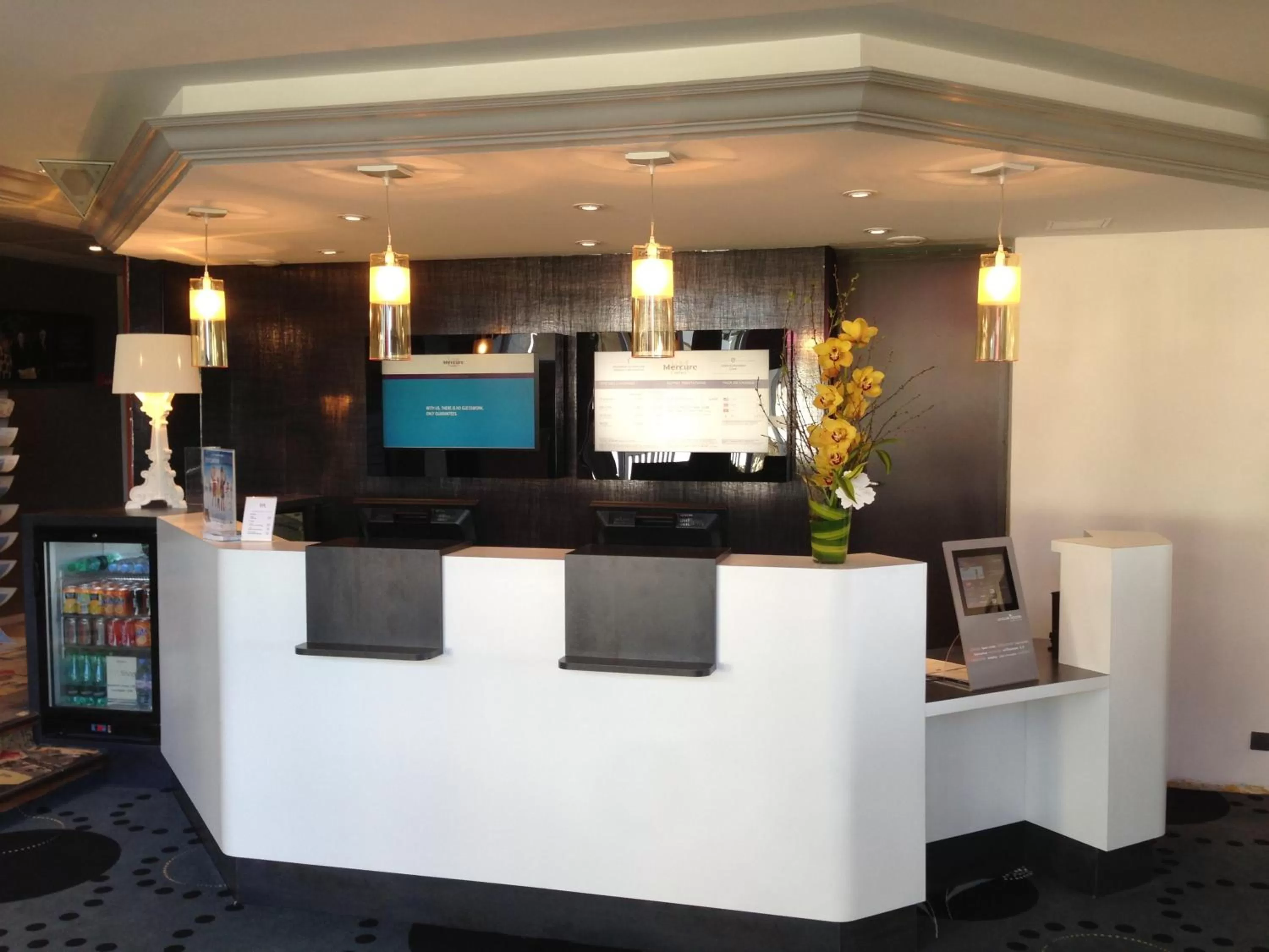 Lobby or reception in Mercure Cabourg Hôtel & Spa