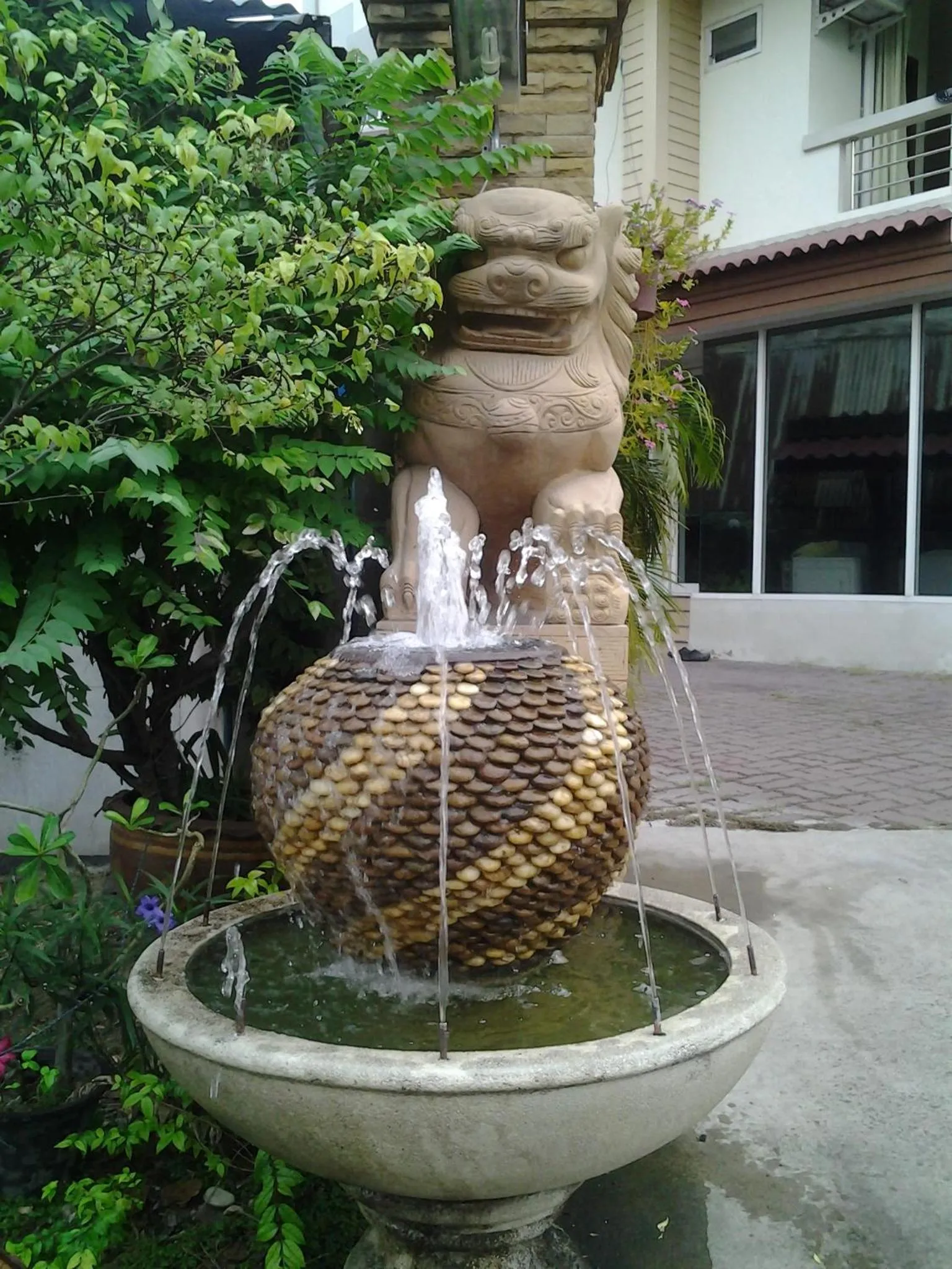 Property building in Vanlisut Hotel Ngamwongwan