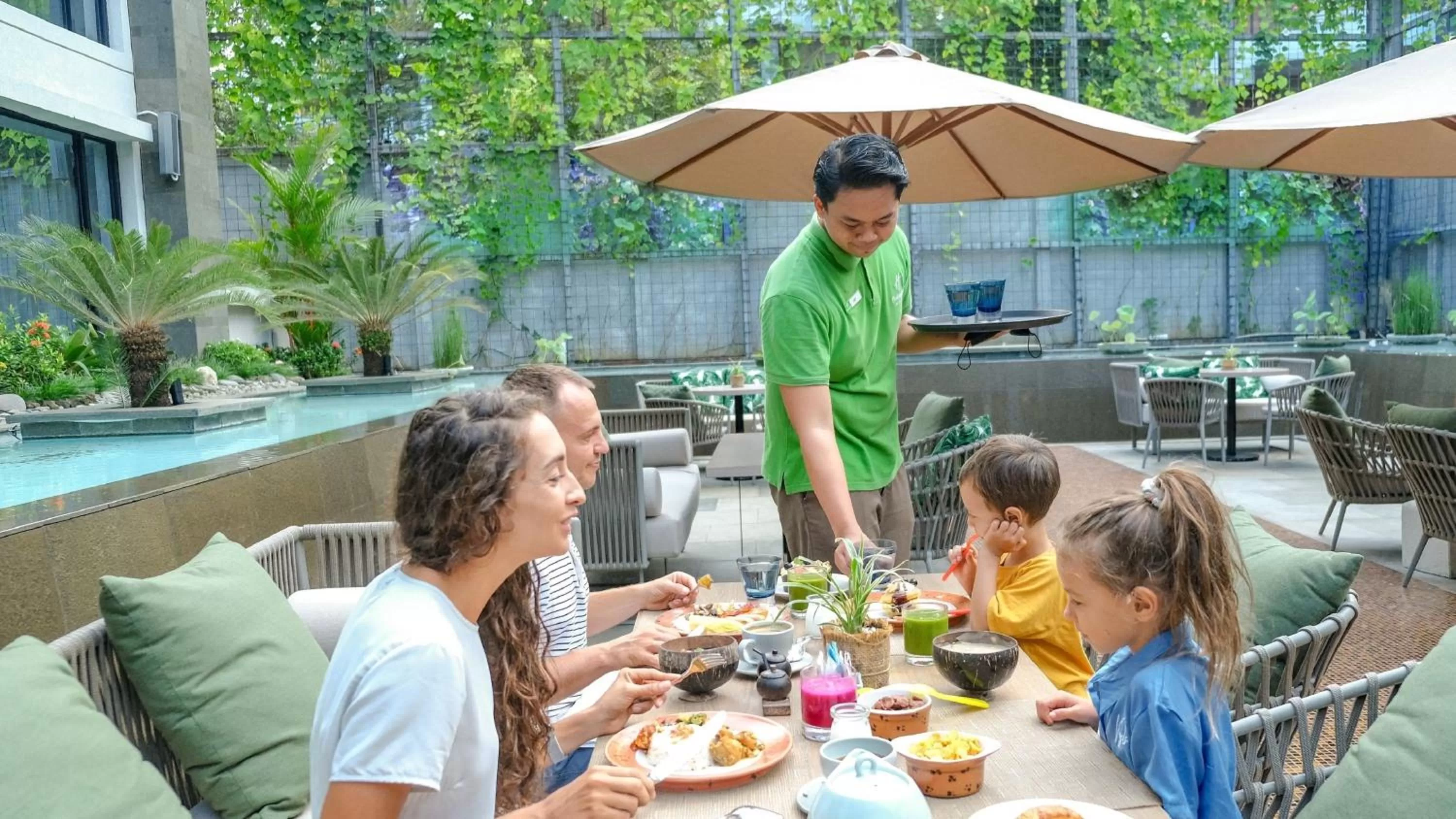 Restaurant/places to eat in Holiday Inn Bali Sanur by IHG