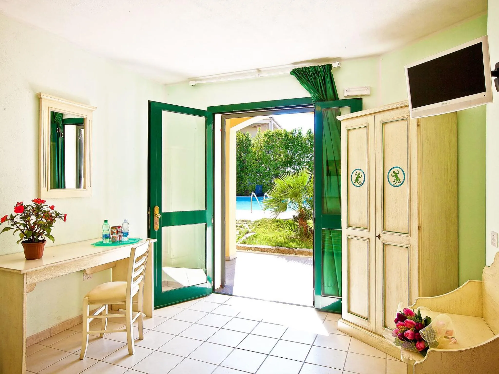 TV and multimedia in Hotel Ariadimari