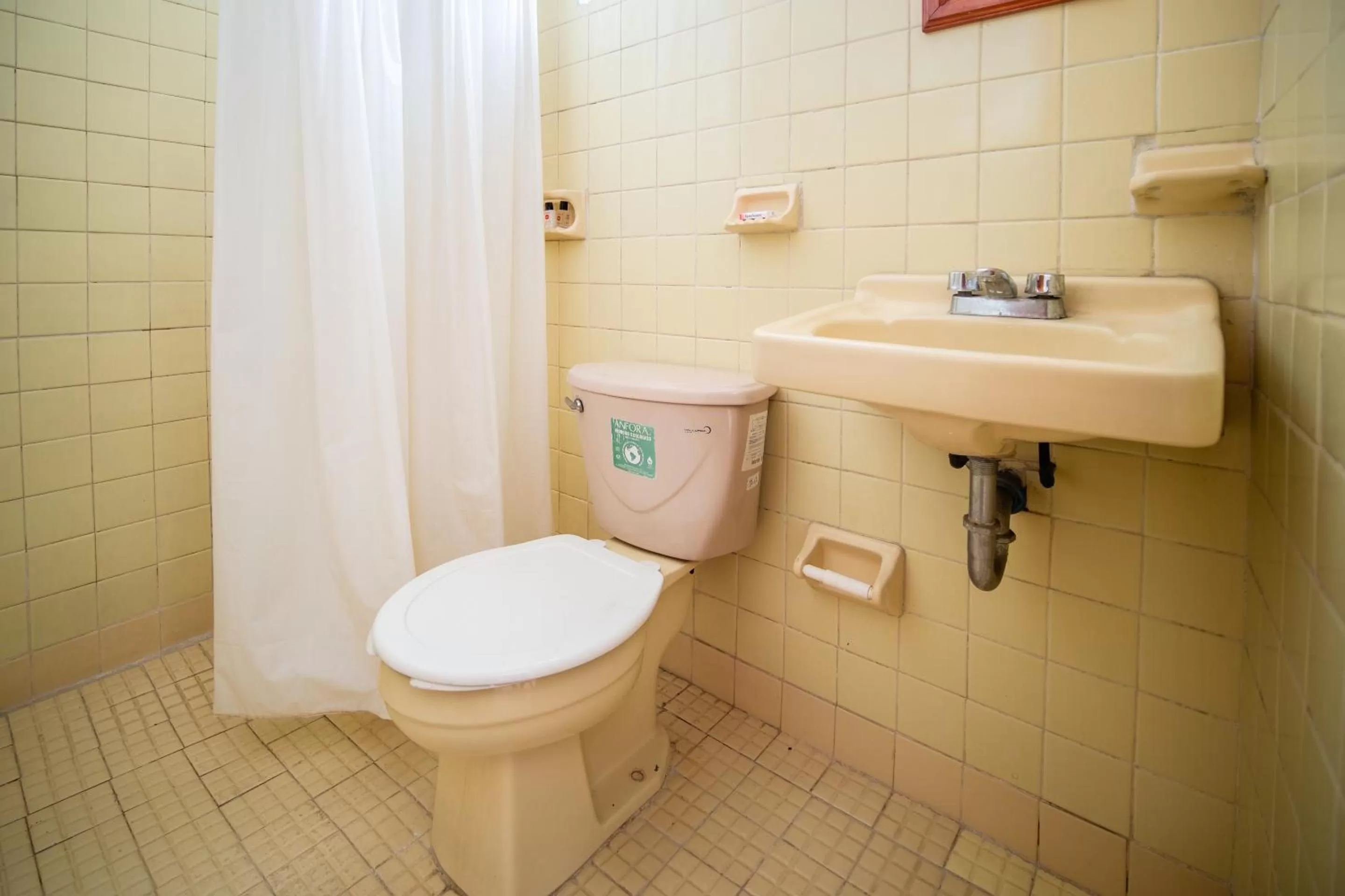 Bathroom in OYO Hotel Arena Surf, Puerto Escondido