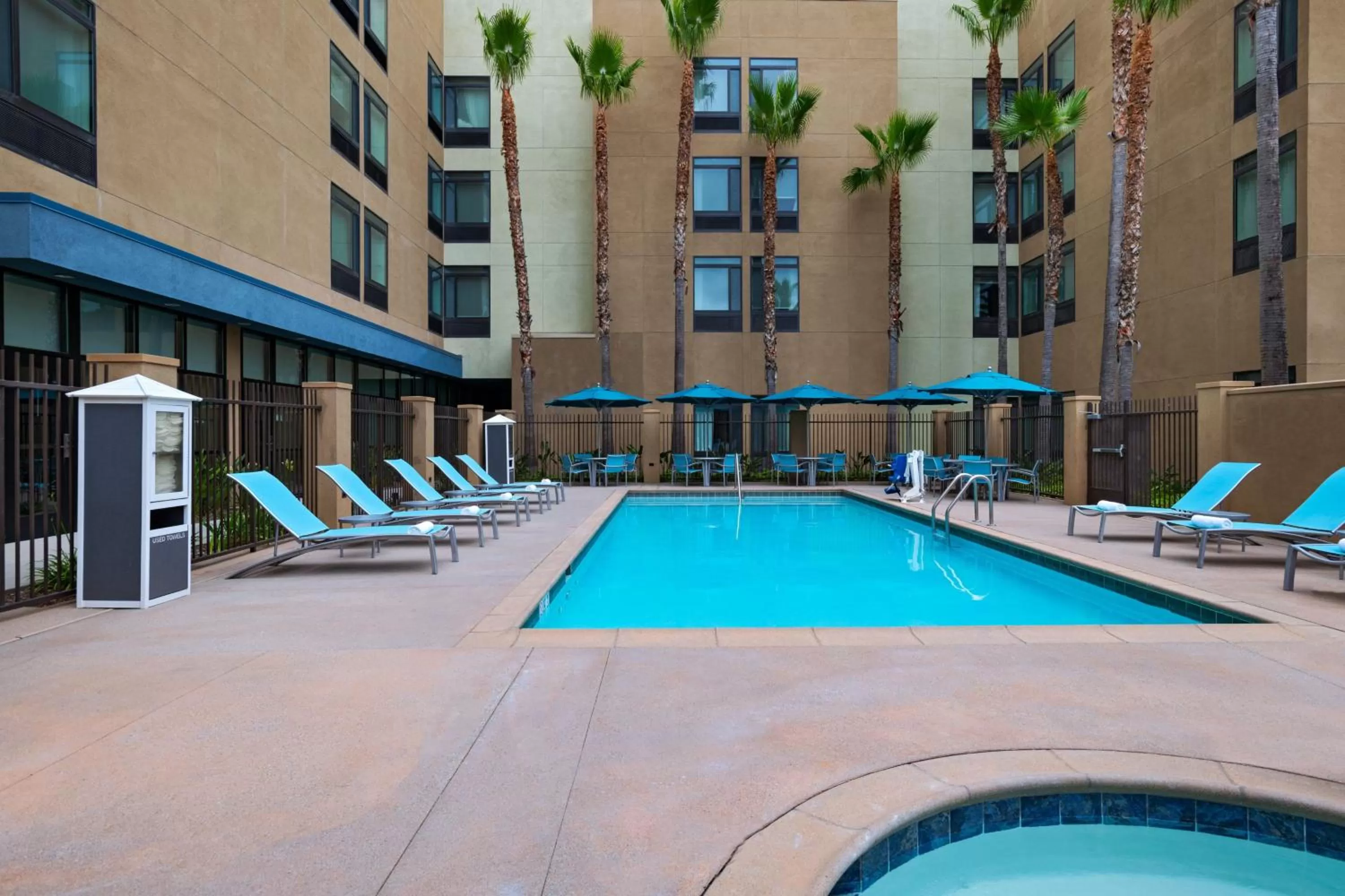 Swimming pool in Springhill Suites by Marriott Anaheim Maingate
