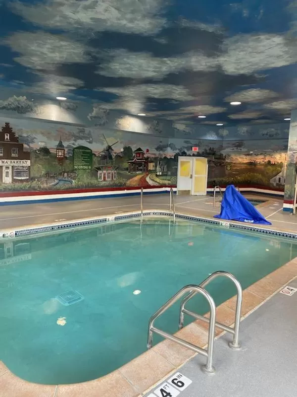 Swimming pool in Links Bos Landen Hotel & Spa of Pella, Trademark by Wyndham