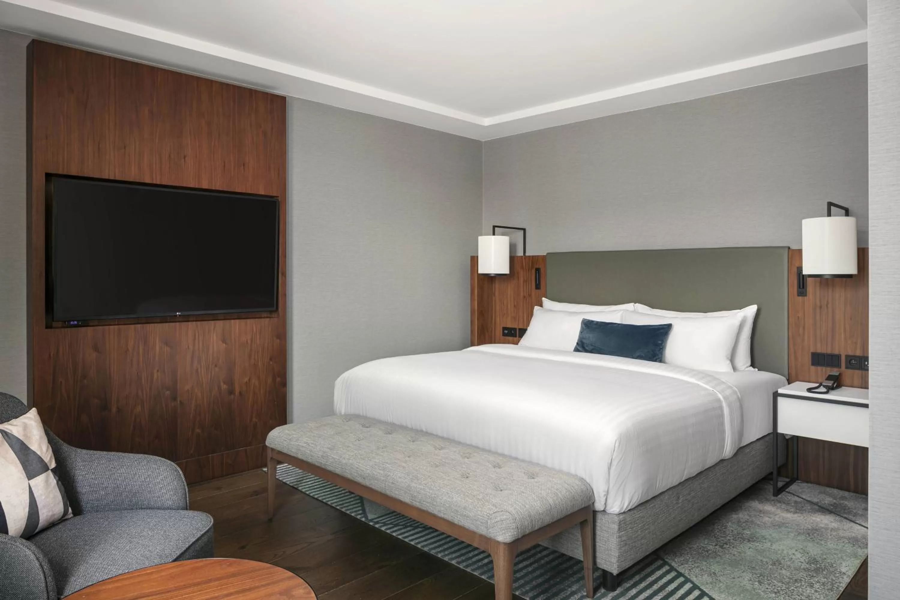 Photo of the whole room, Bed in Prague Marriott Hotel