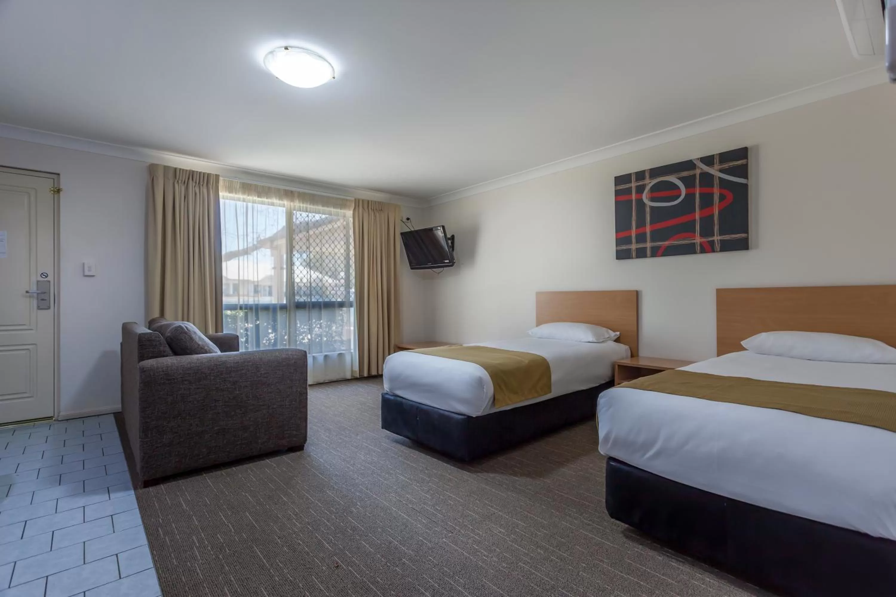 One-Bedroom Suite in Best Western Tuscany on Tor Motor Inn