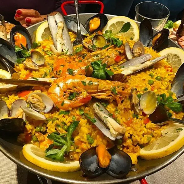 Restaurant/places to eat in Hotel Europa