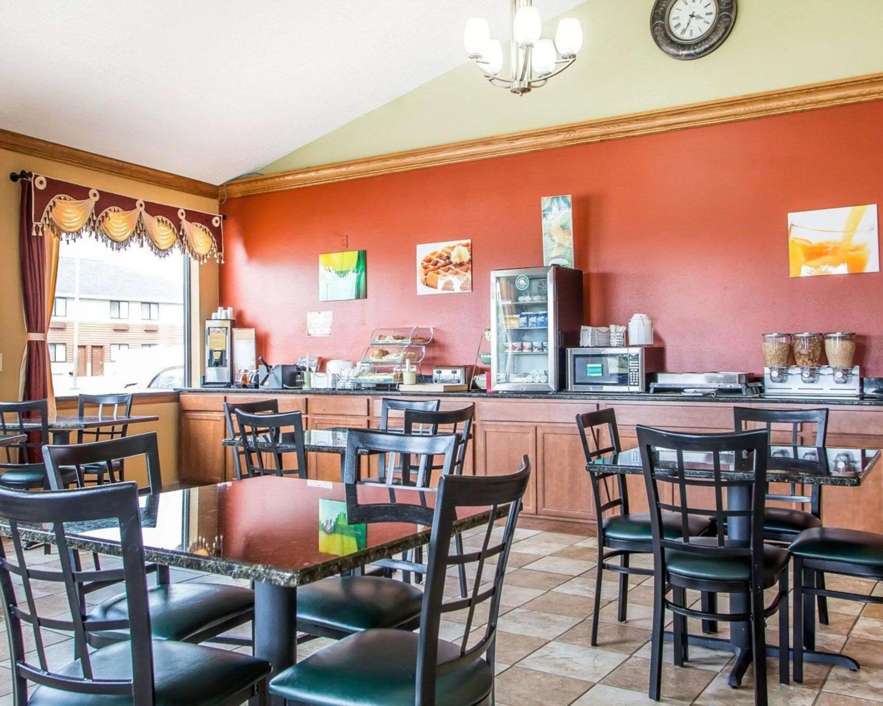 Restaurant/places to eat in Quality Inn Morton at I-74