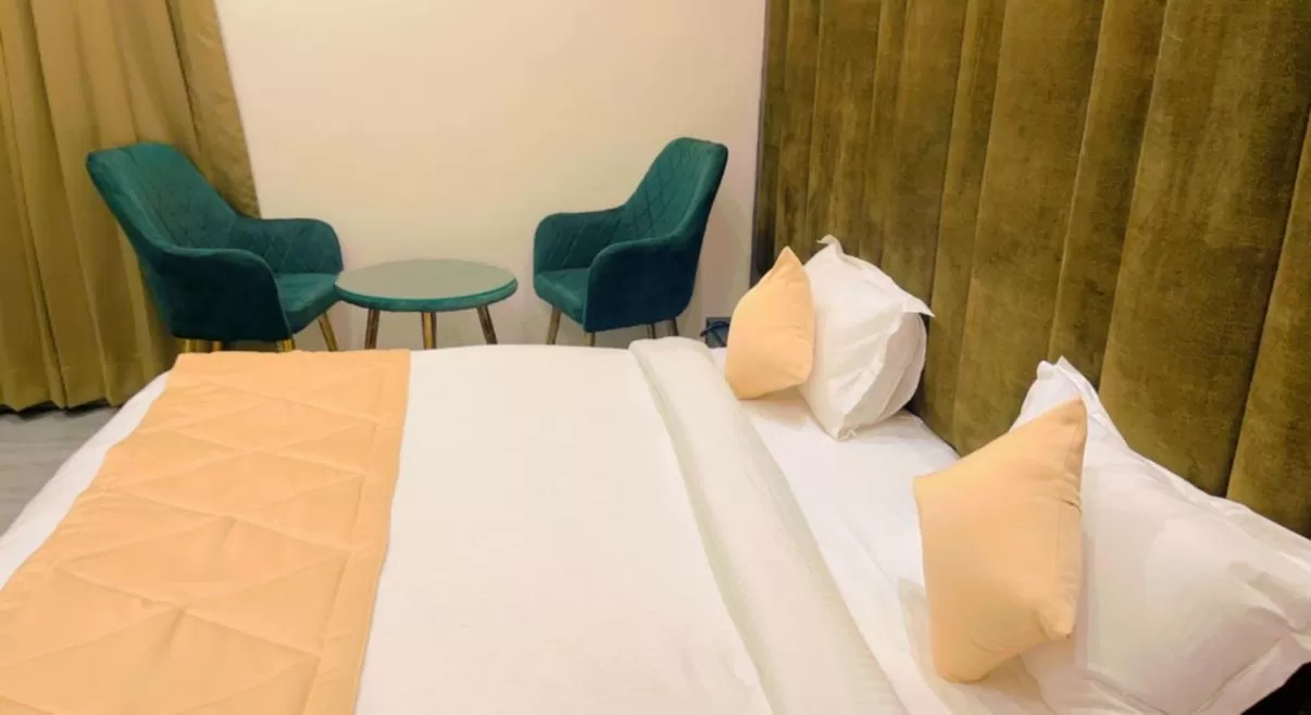 Photo of the whole room, Bed in City View With Garden -5 Mins Walk From GOLDEN TEMPLE