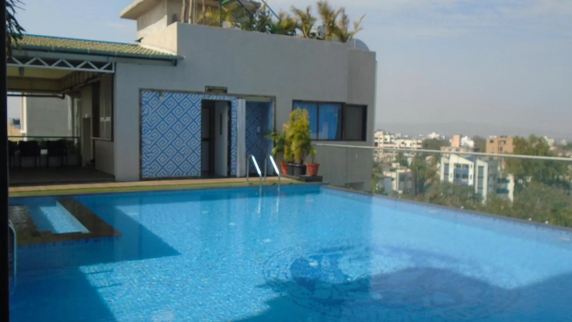 Swimming pool in Hotel Vrishali Executive