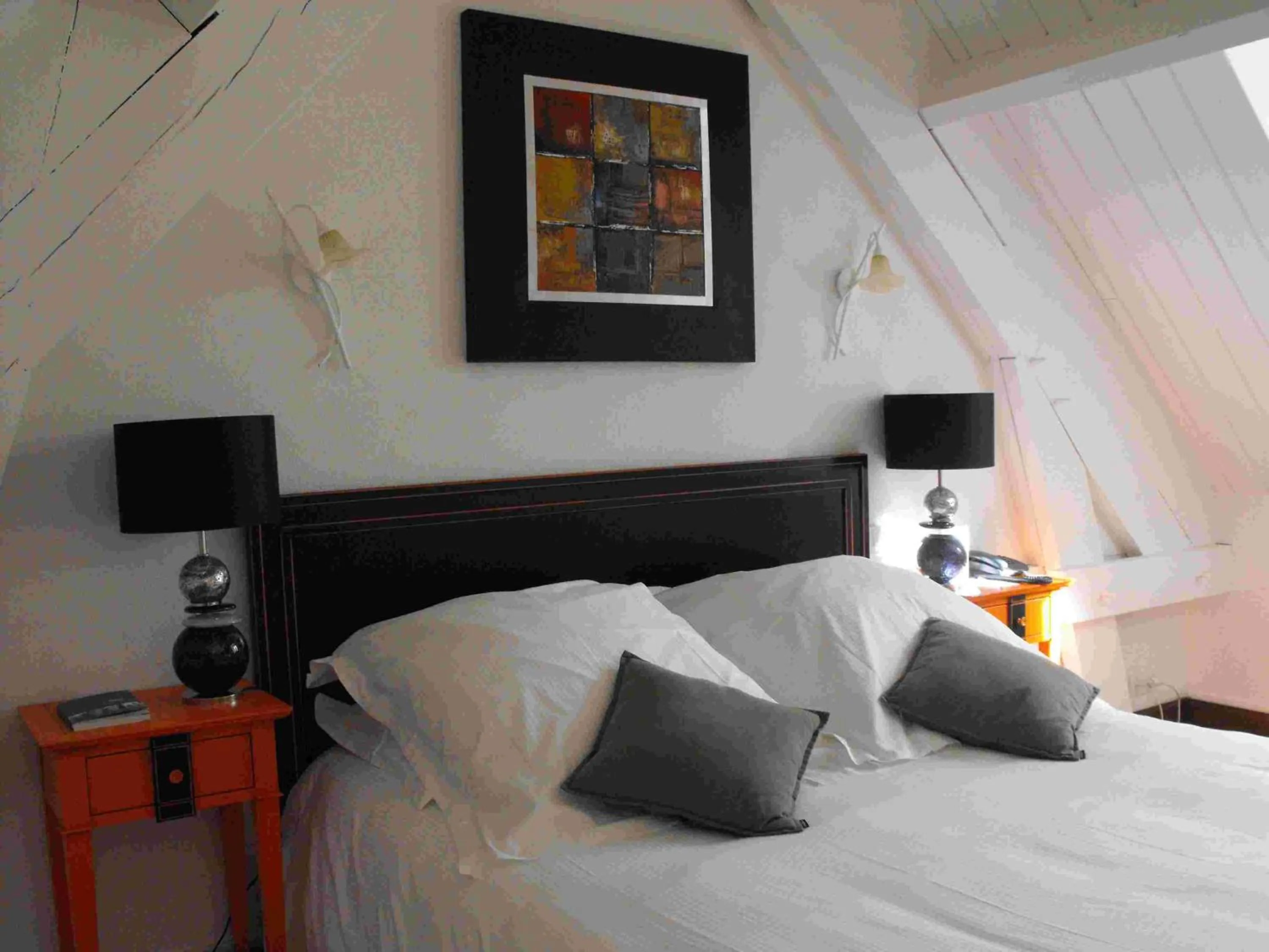 Bed in L'Orée des Chênes, The Originals Relais