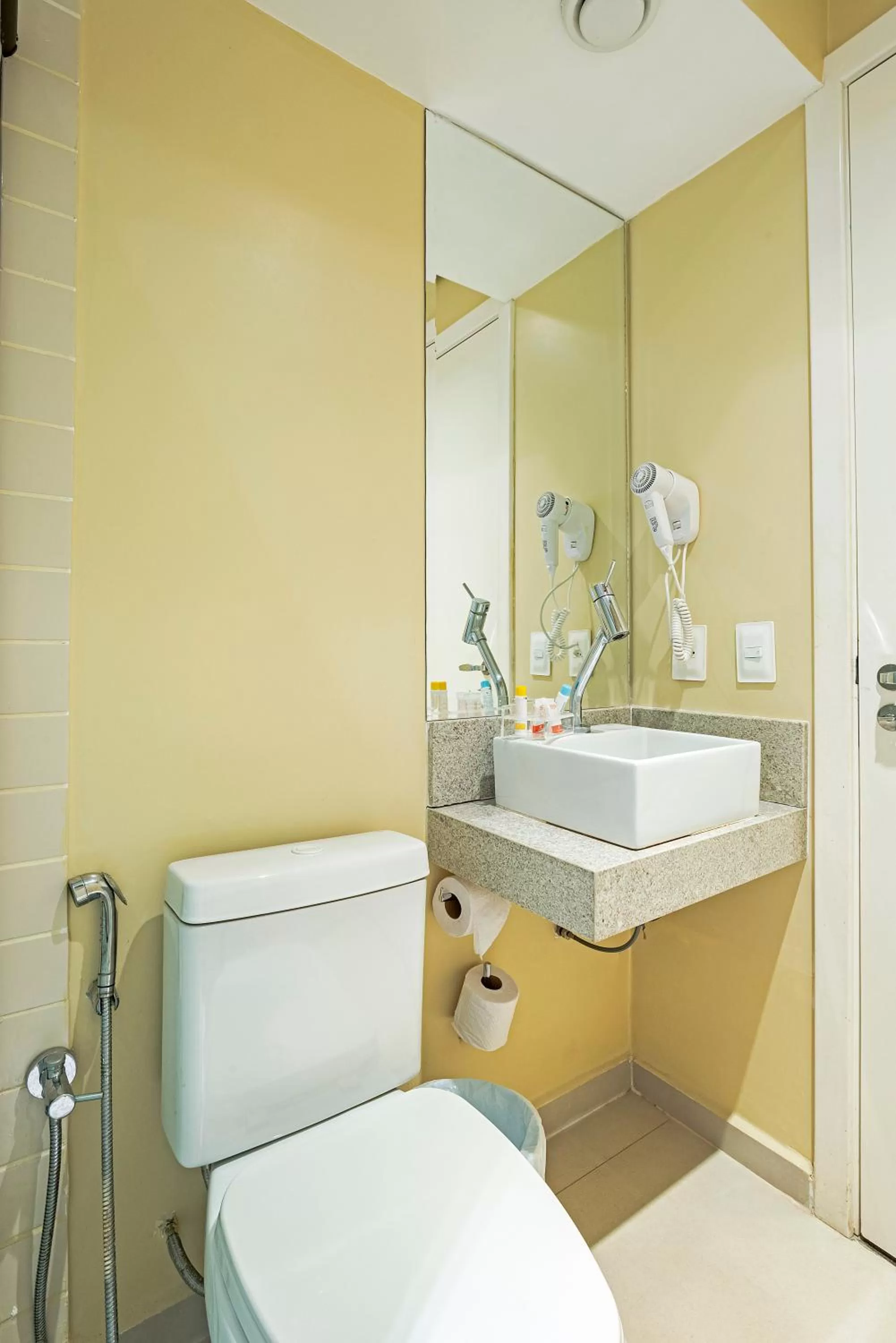 Bathroom in Slim Cuiabá Aeroporto