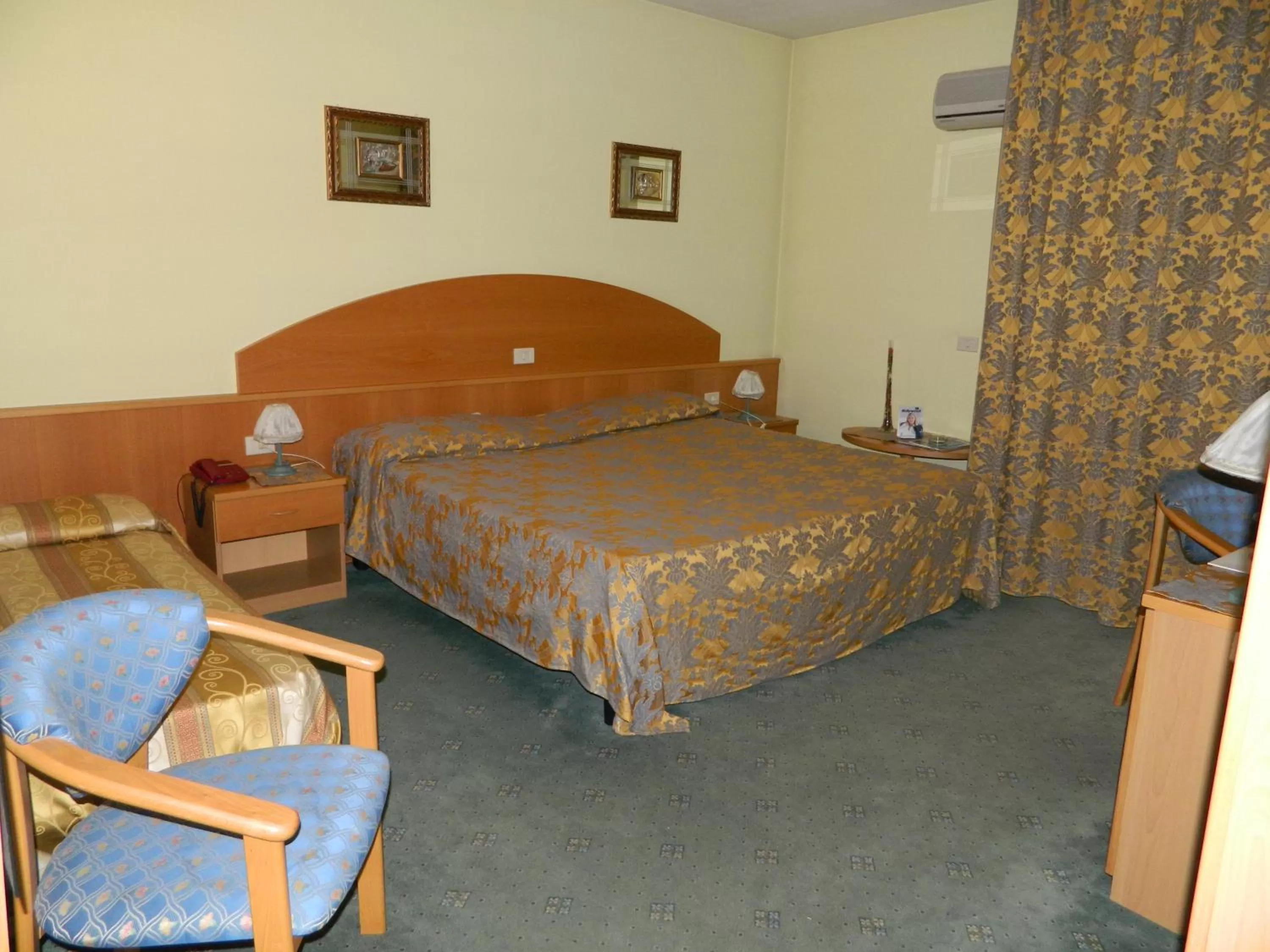 Bedroom in Ascot Lodging