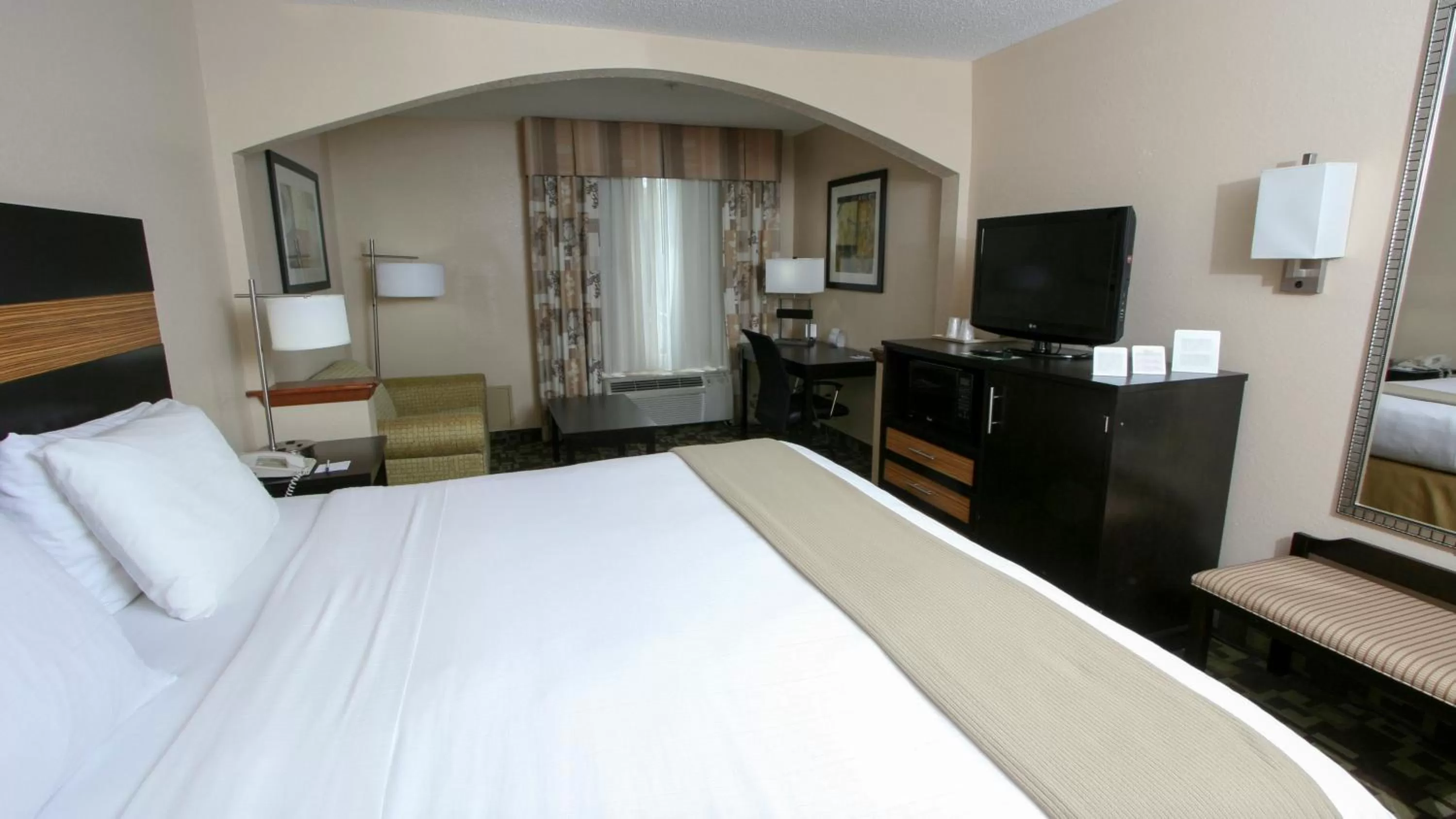 Bed in Country Inn & Suites by Radisson, Shelby, NC