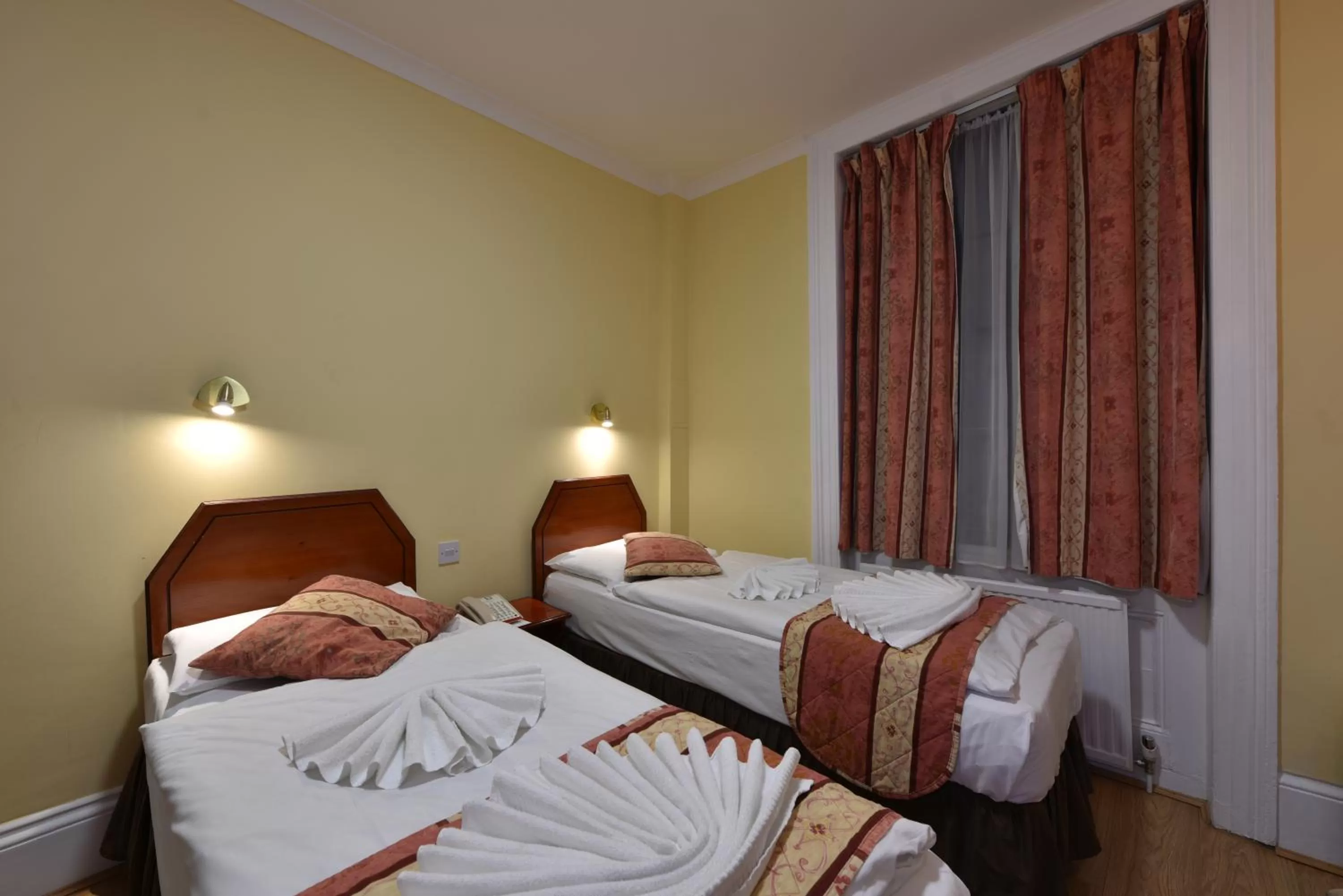 Bedroom, Bed in Shakespeare Hotel