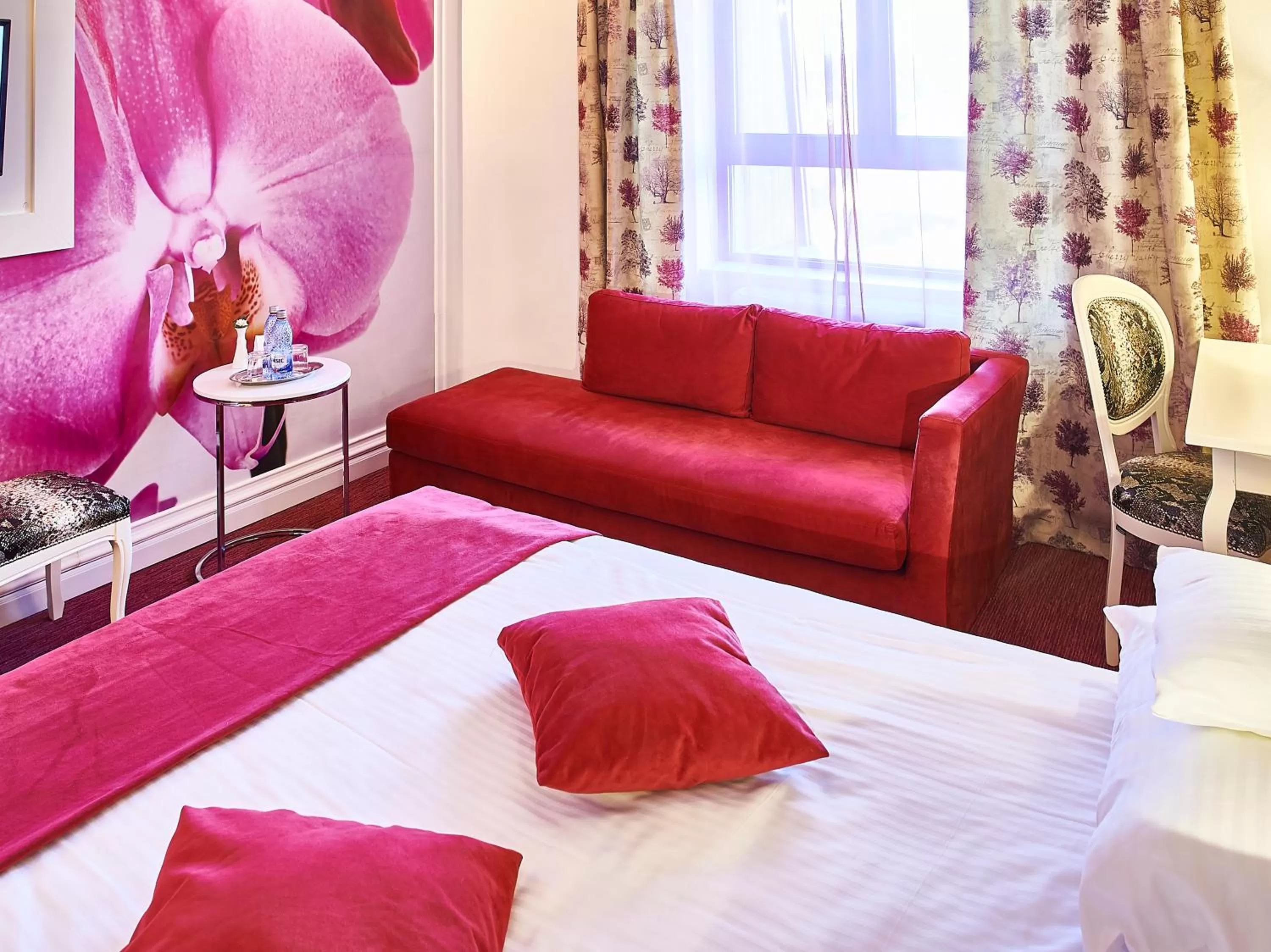 Living room, Bed in Continental Forum Tirgu Mures