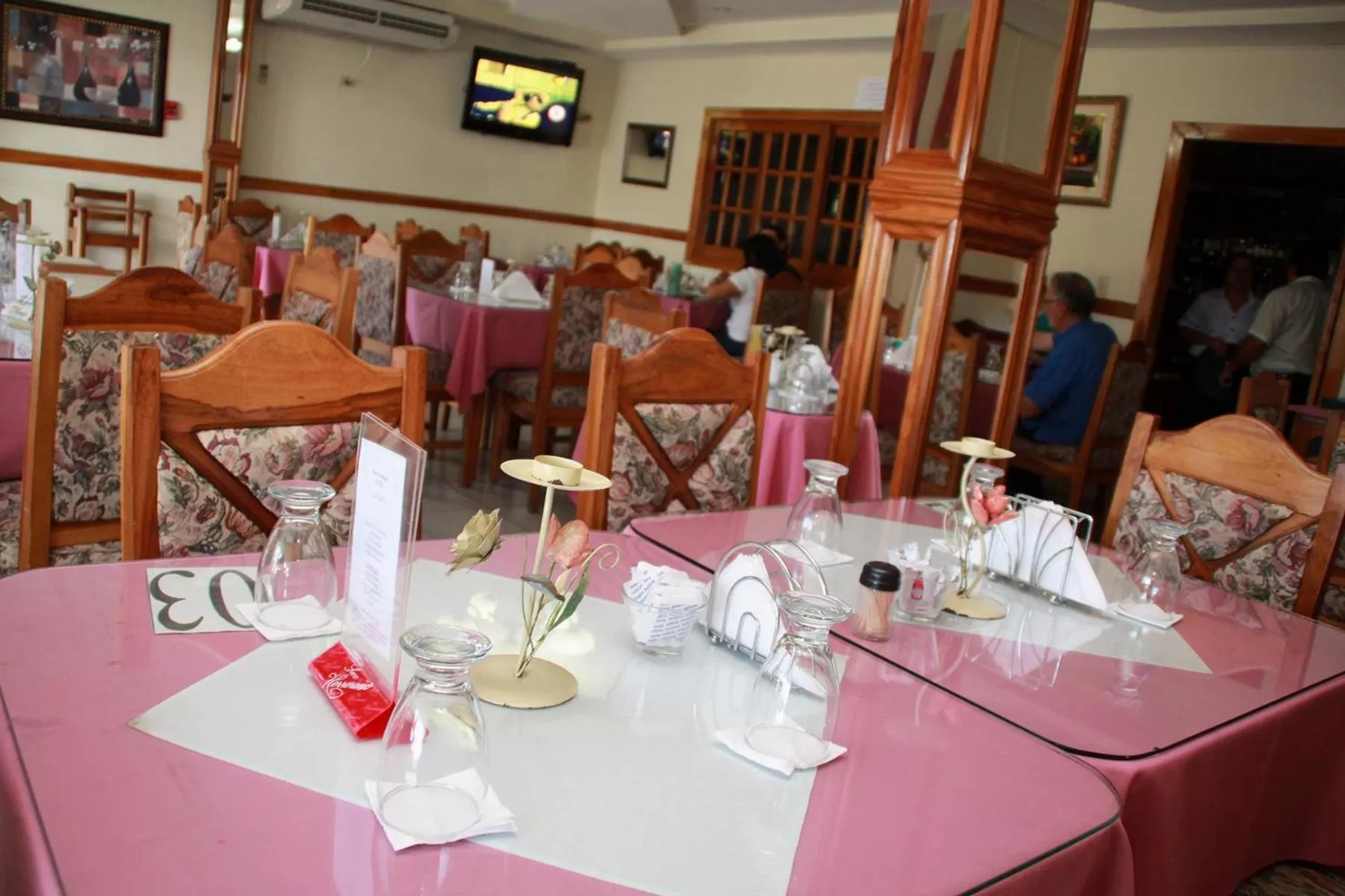 Restaurant/places to eat in Hotel Iberia