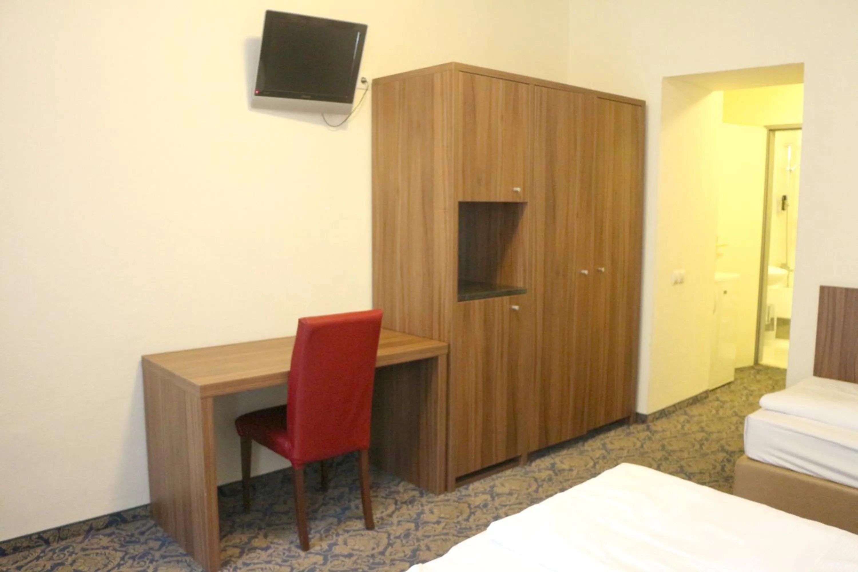 TV and multimedia, TV/Entertainment Center in Hotel Carina