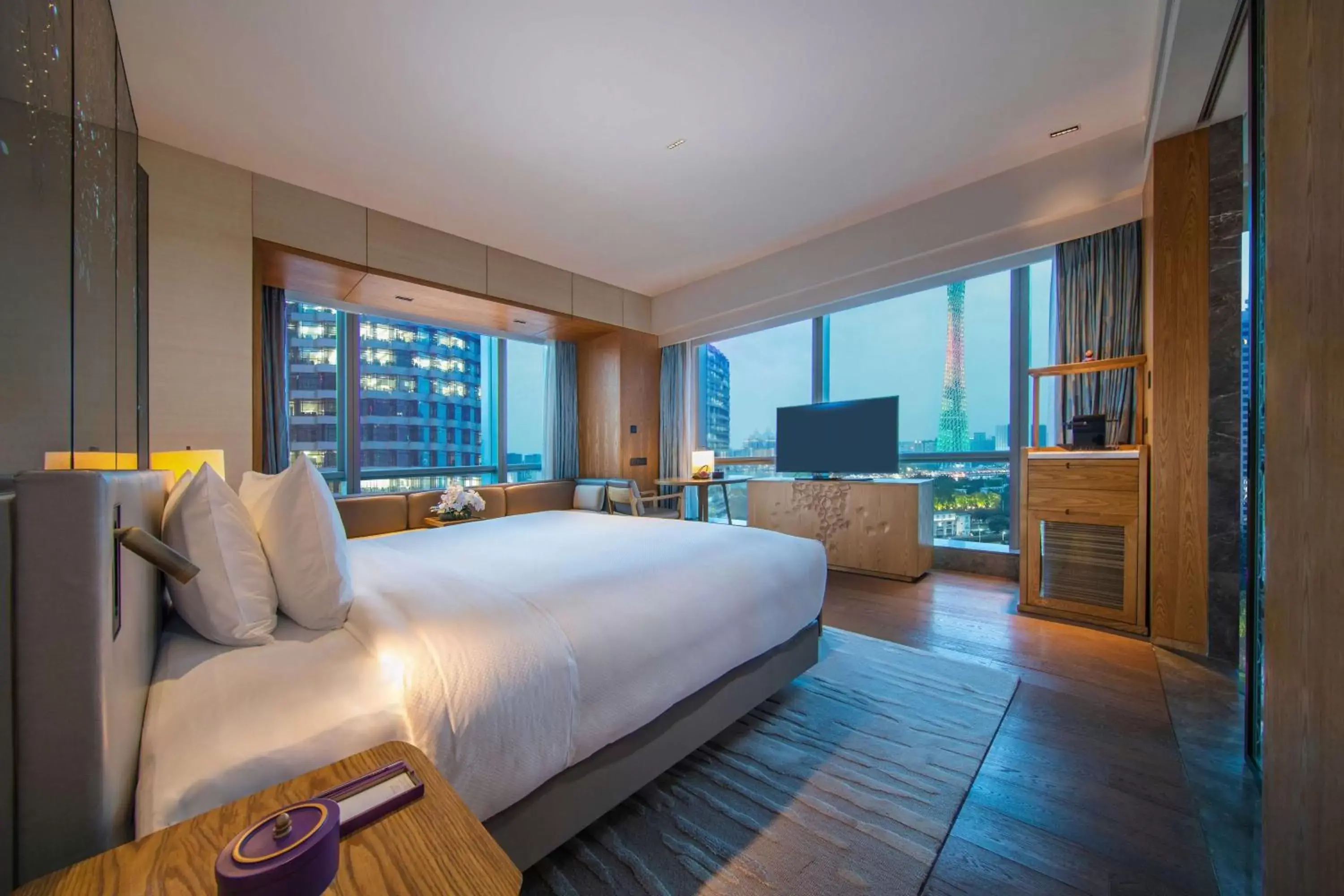 Panoramic King Room with Canton Tower and River View in Conrad Guangzhou Panoramic King Room with Canton Tower and River View in Conrad Guangzhou