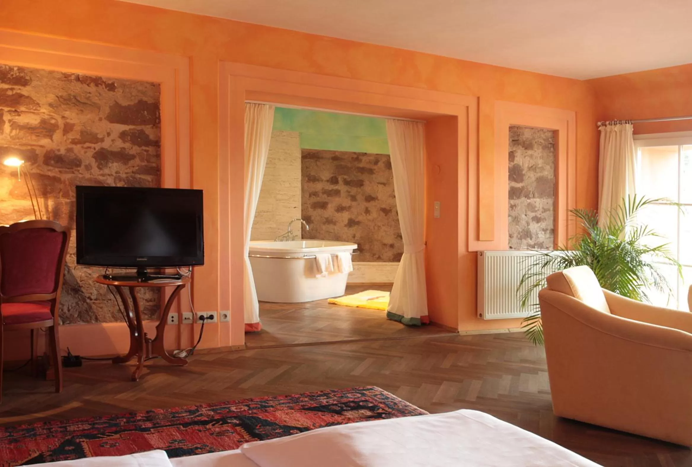 Photo of the whole room in Hotel Schloss Edesheim