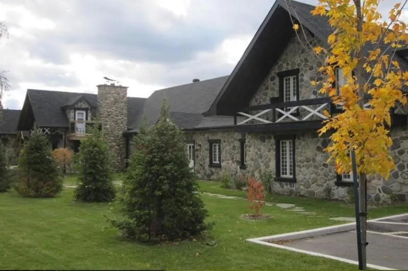 Facade/entrance in Condos Hotel Lion D'Or