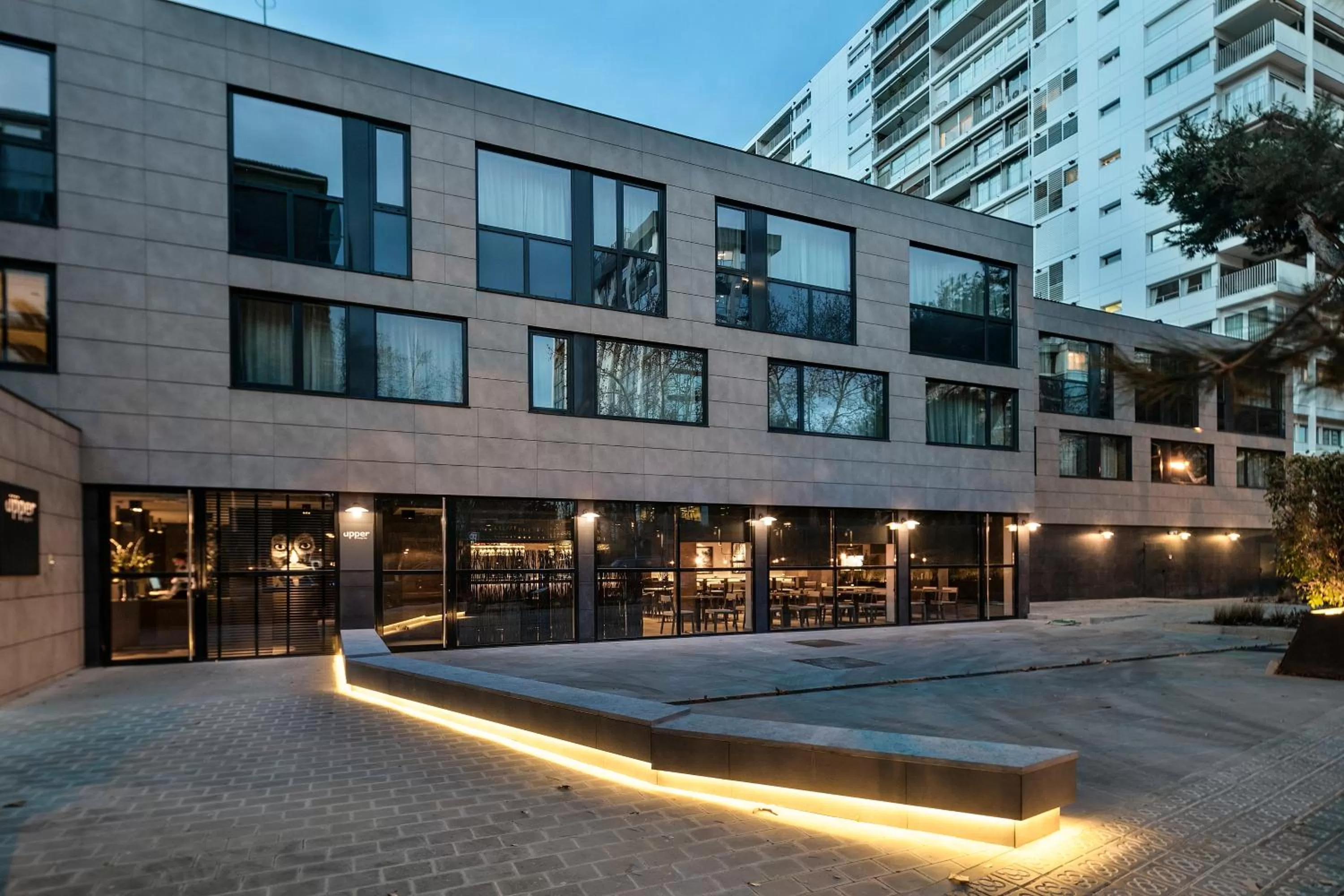 Facade/entrance in Upper Diagonal