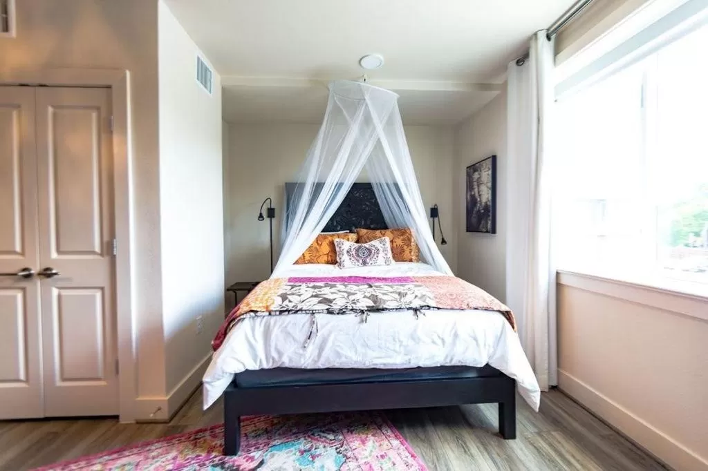 Bed in The Bishop Arts Hotel by Qresorts