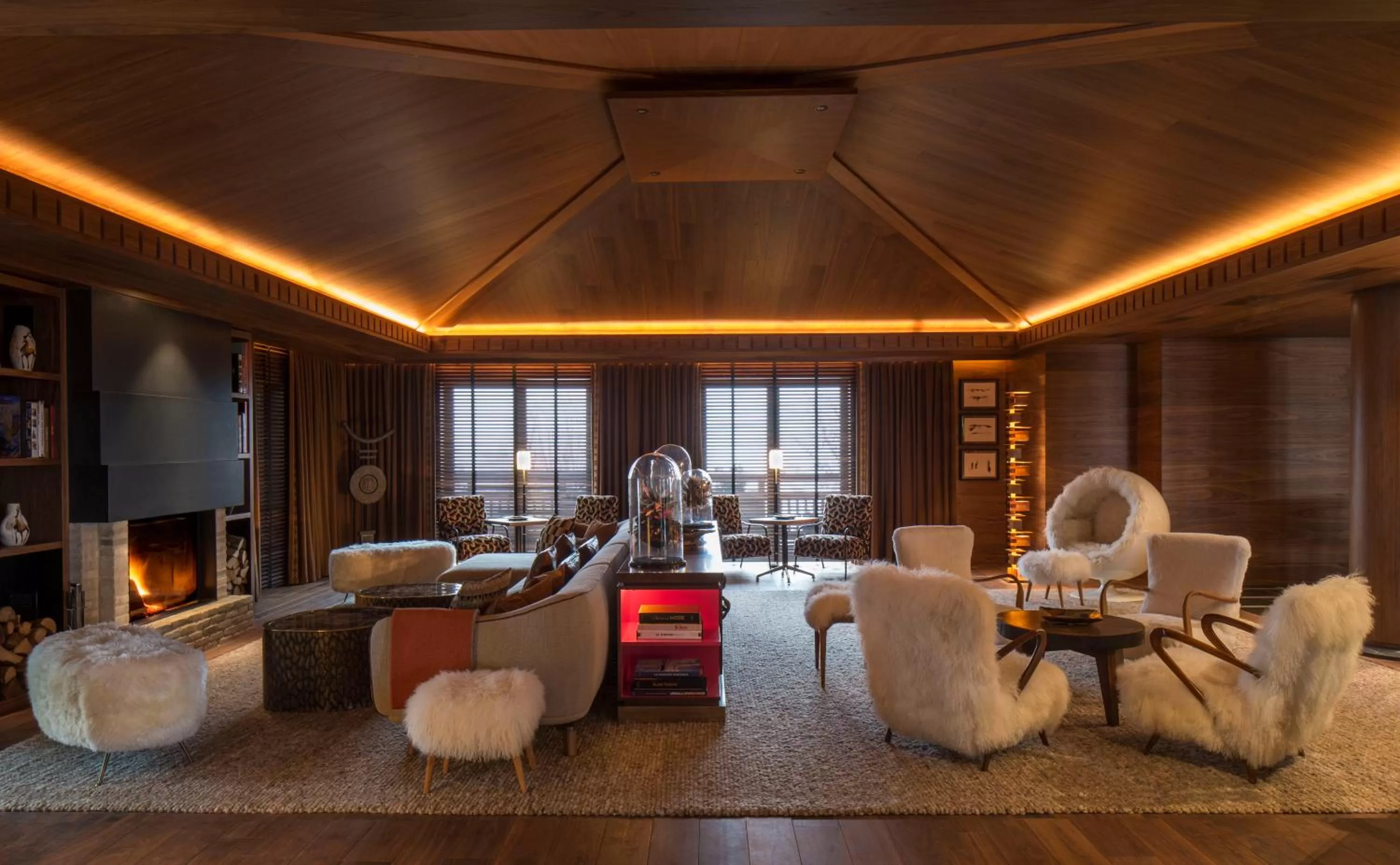 Lounge or bar in Four Seasons Resort Megeve