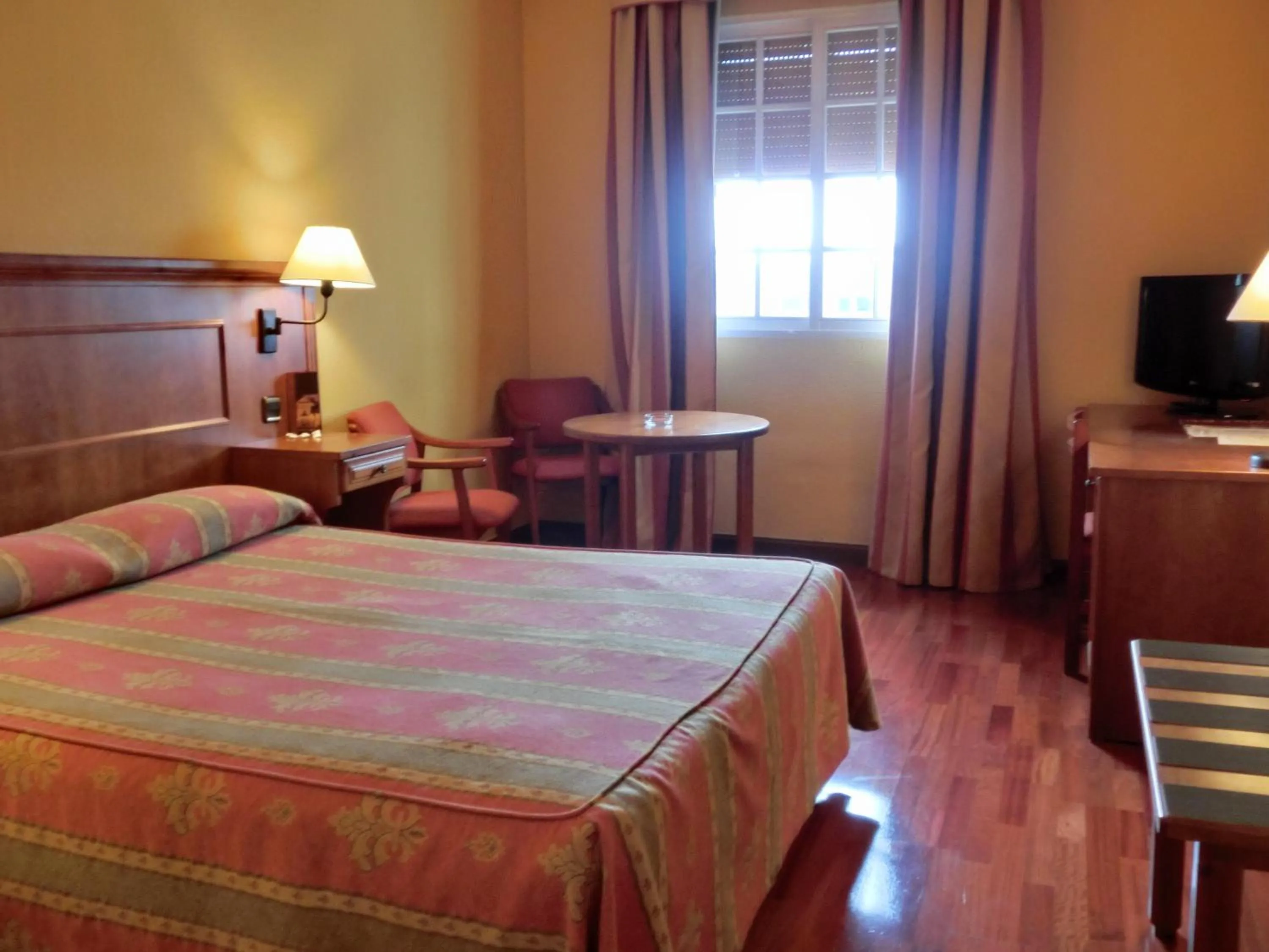 Bedroom, Bed in Hotel Lozano