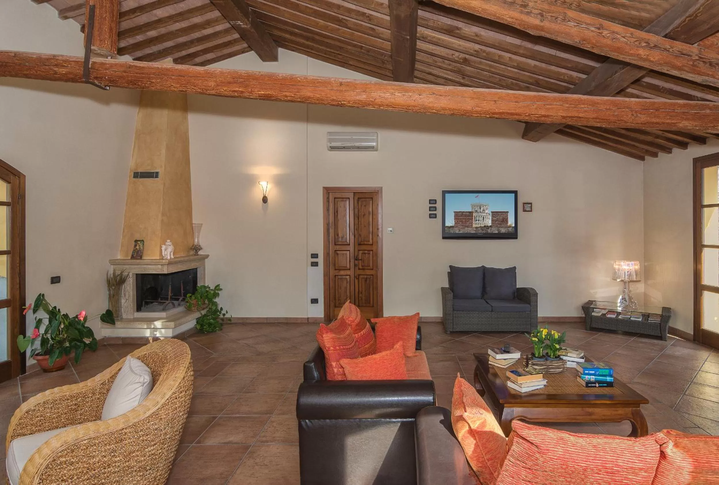 Communal lounge/ TV room in Pisa Holidays