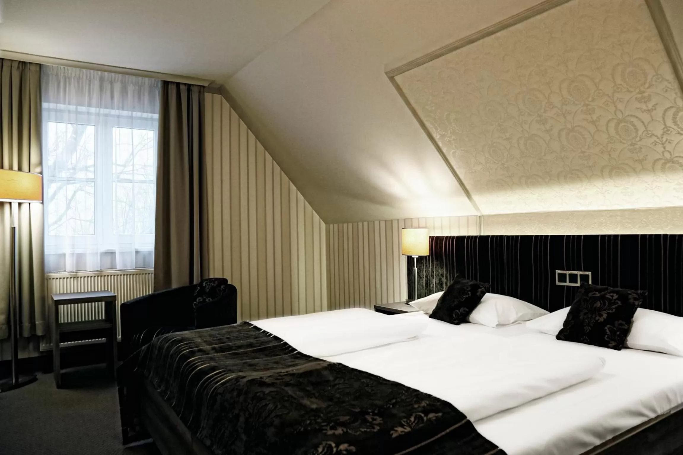 Photo of the whole room, Bed in Konsumhotel Dorotheenhof Weimar