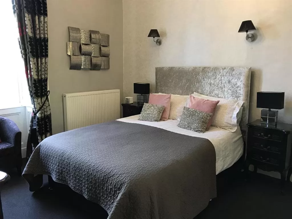 Bedroom, Bed in Alba House Hotel