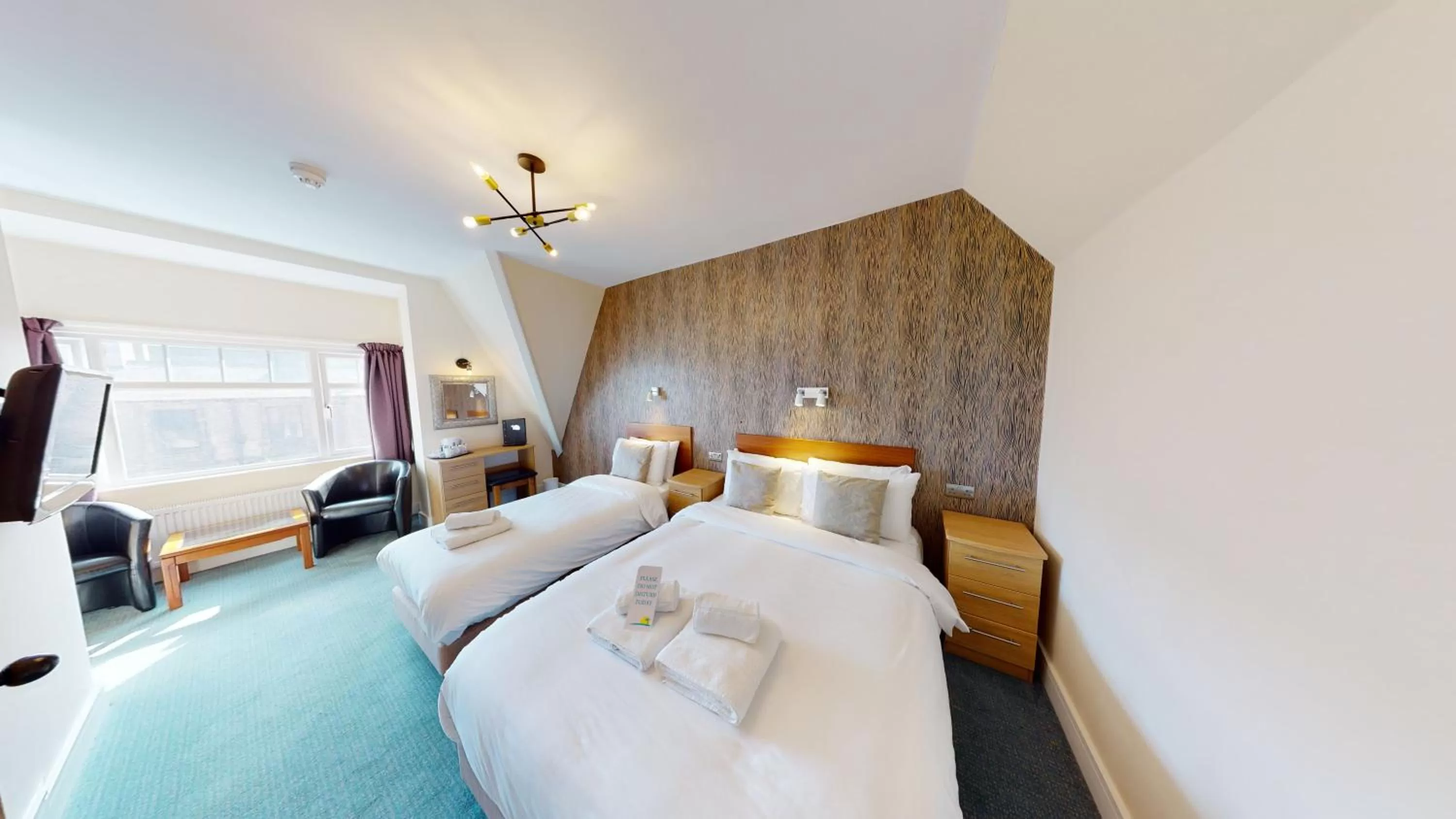 Bedroom, Bed in Marine Lodge