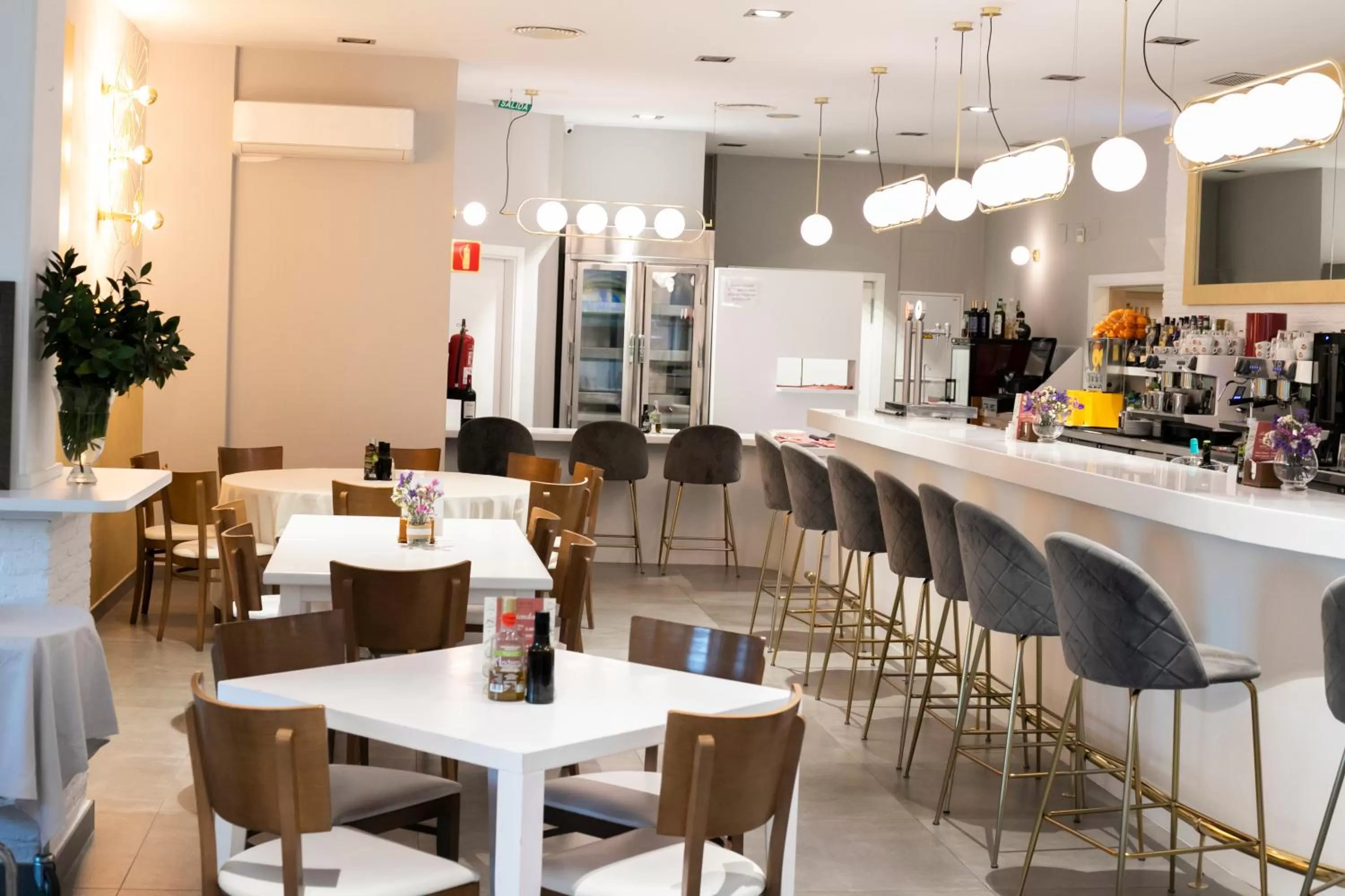 Restaurant/places to eat in Gran Hotel Victoria