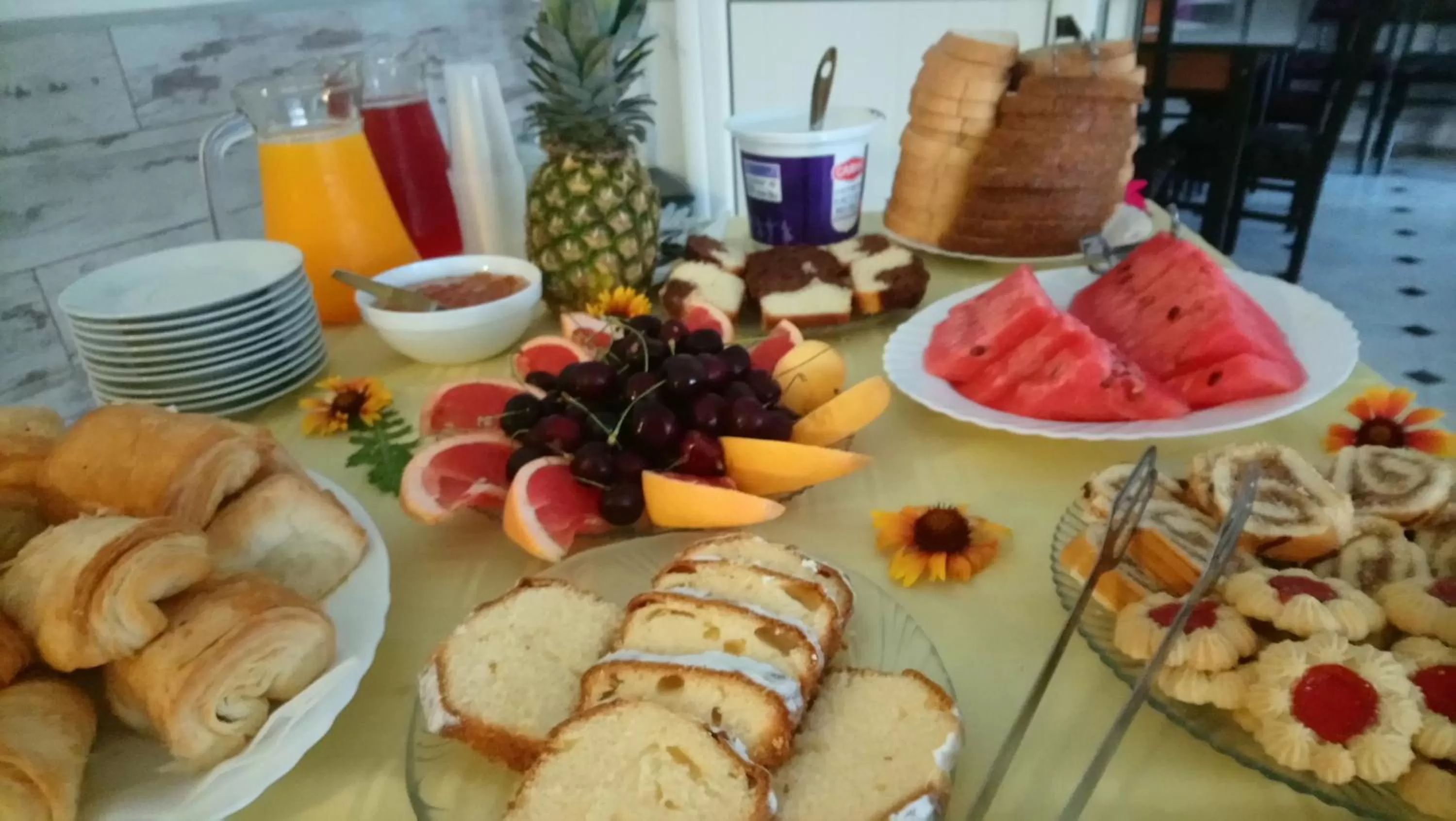 Food and drinks in Victoria Family Hotel