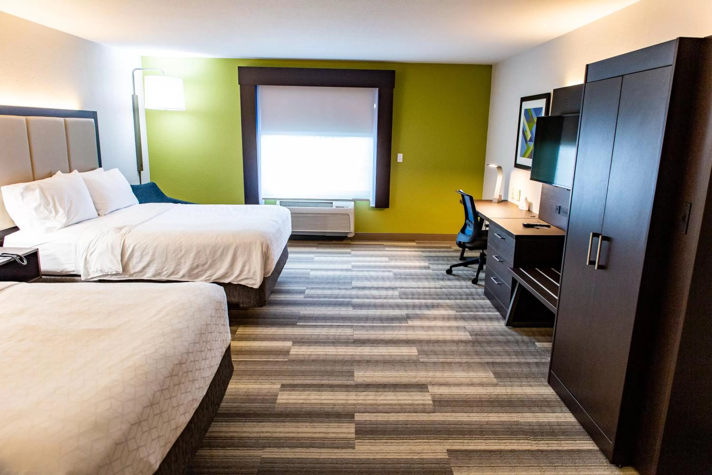 Photo of the whole room, Bed in Holiday Inn Express - Columbus - Dublin by IHG