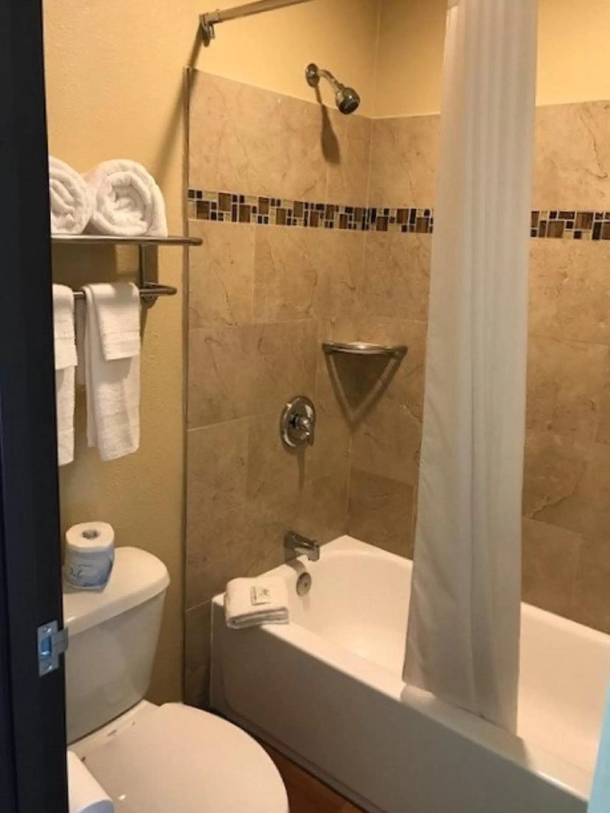 Bathroom in Berkshire Motor Hotel