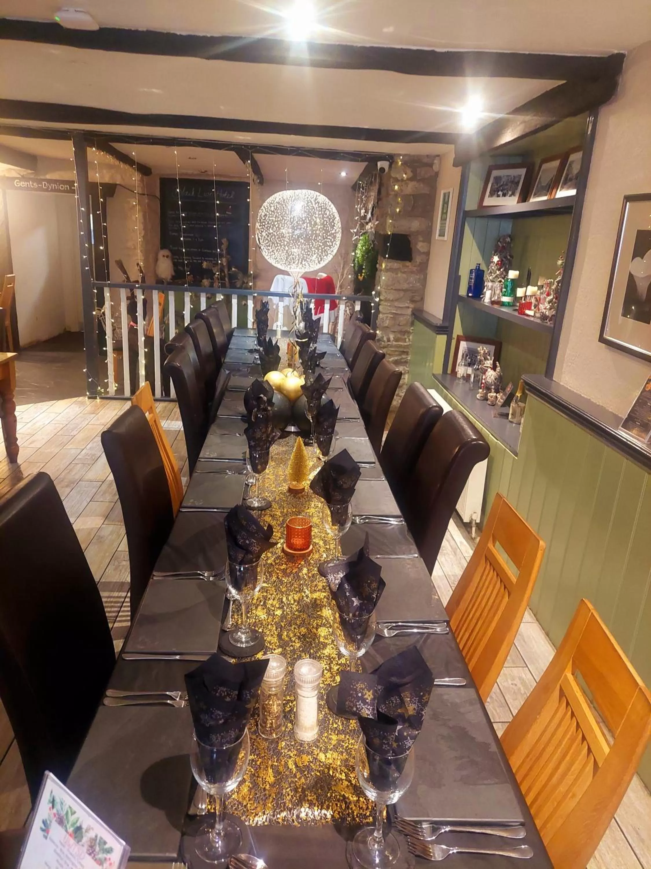 Restaurant/places to eat in The Black Lion Royal Hotel