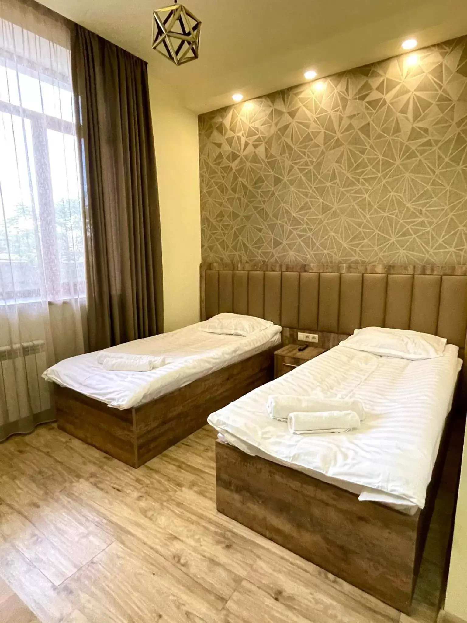 Large Double or Twin Room in Glendale Boutique Hotel Large Double or Twin Room in Glendale Boutique Hotel