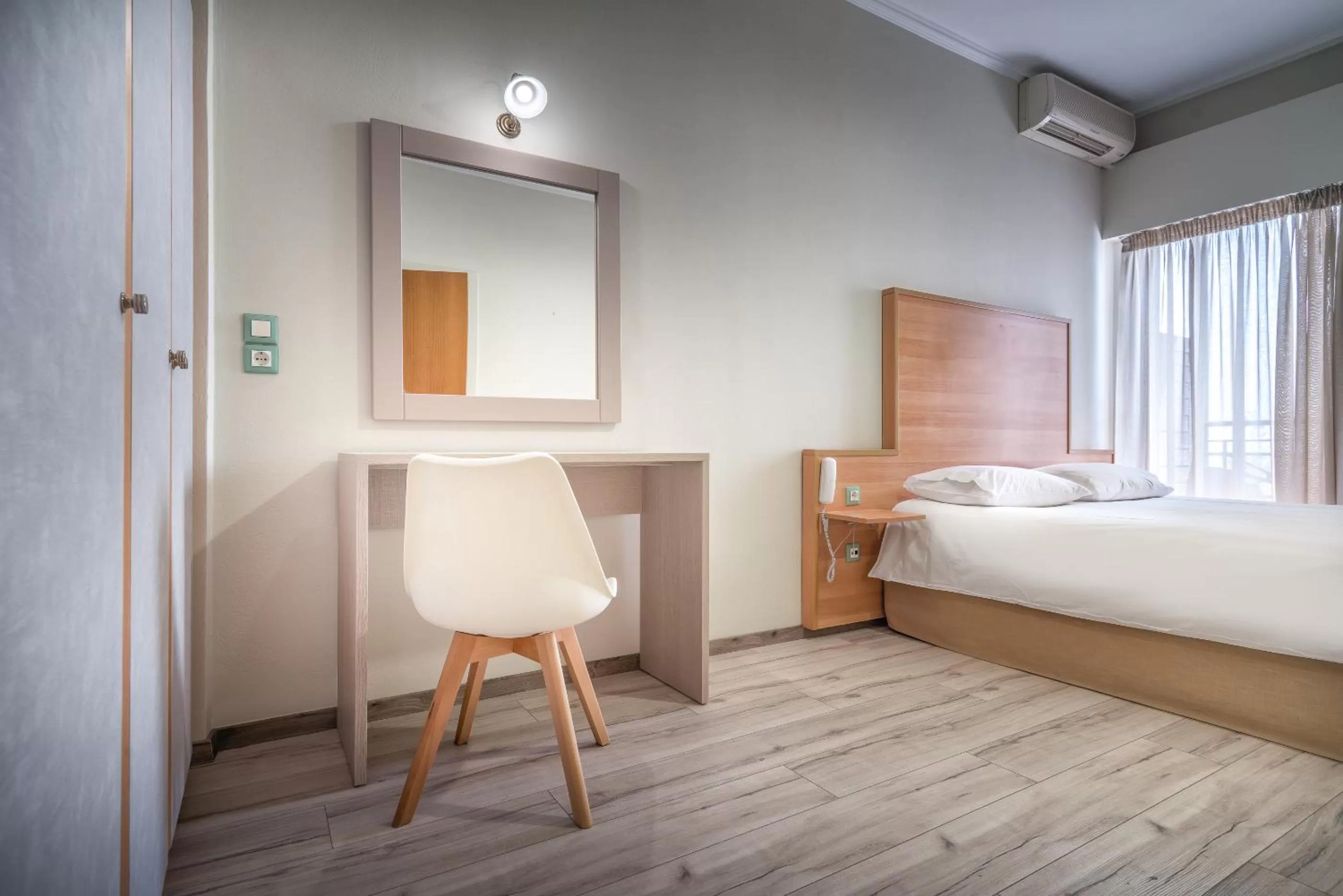 Photo of the whole room, Bed in Phoenix Hotel