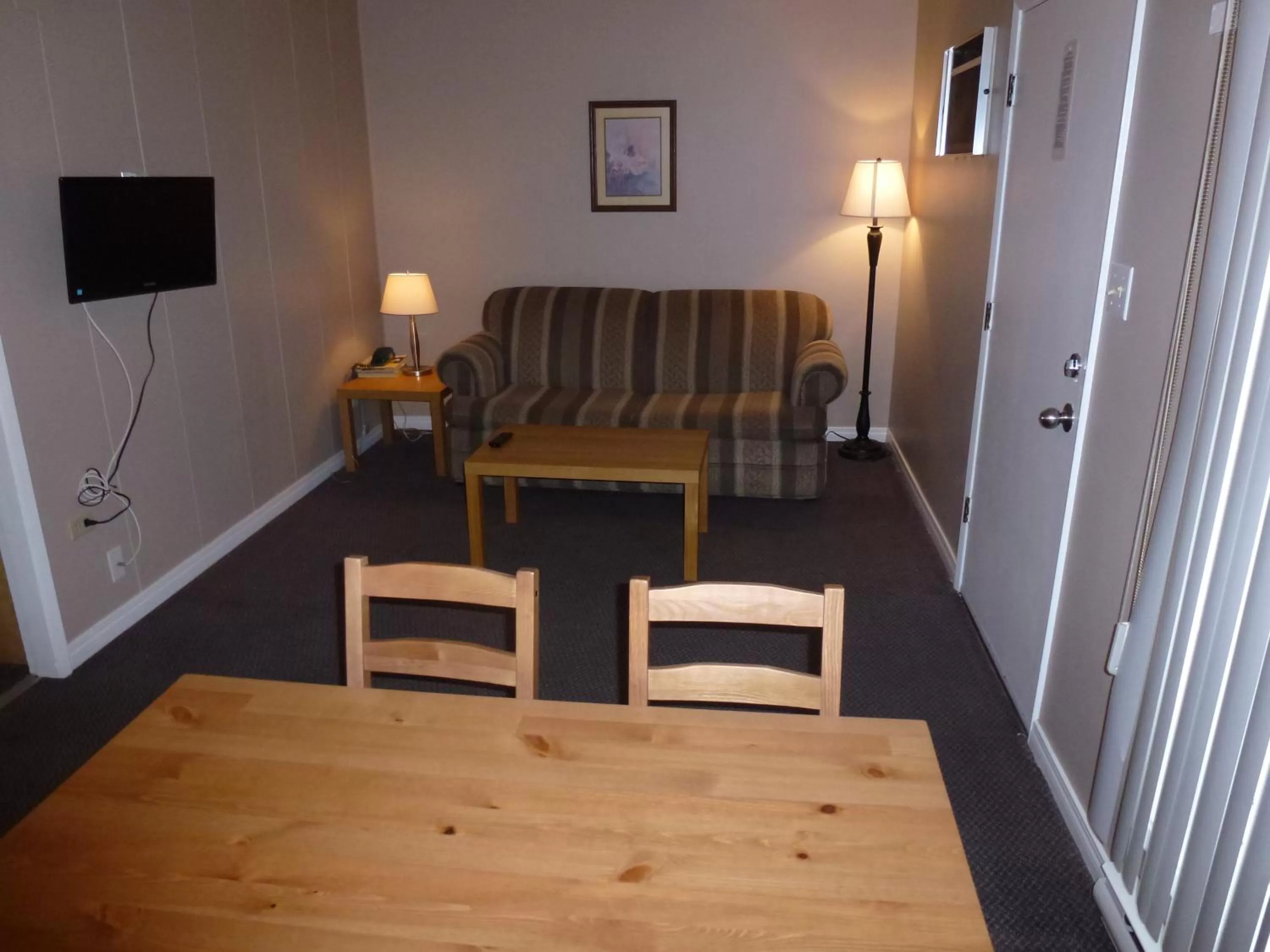 Living room, Seating Area in Apple Tree Inn