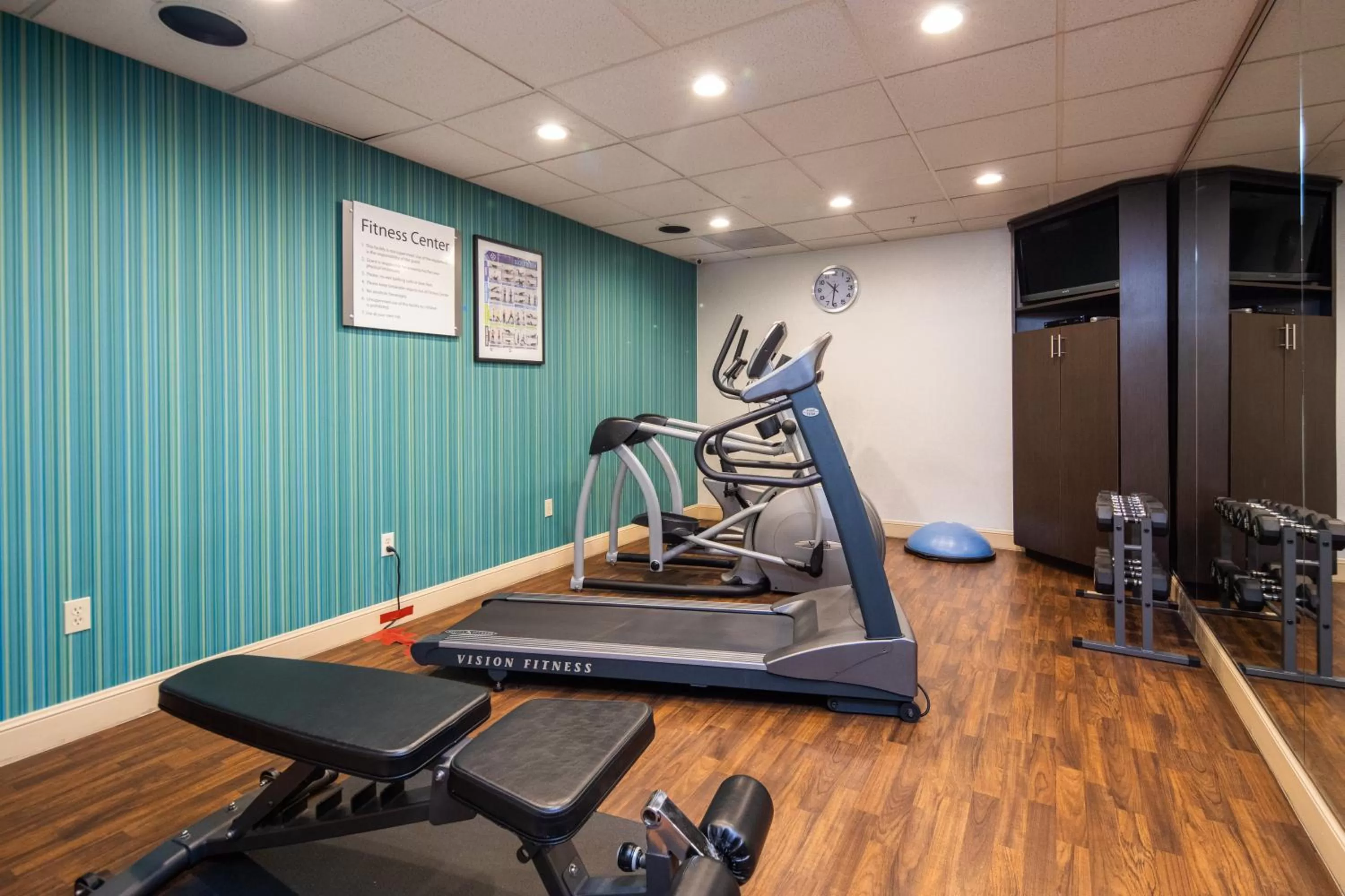 Fitness centre/facilities in Holiday Inn Express Castro Valley - I-580 by IHG