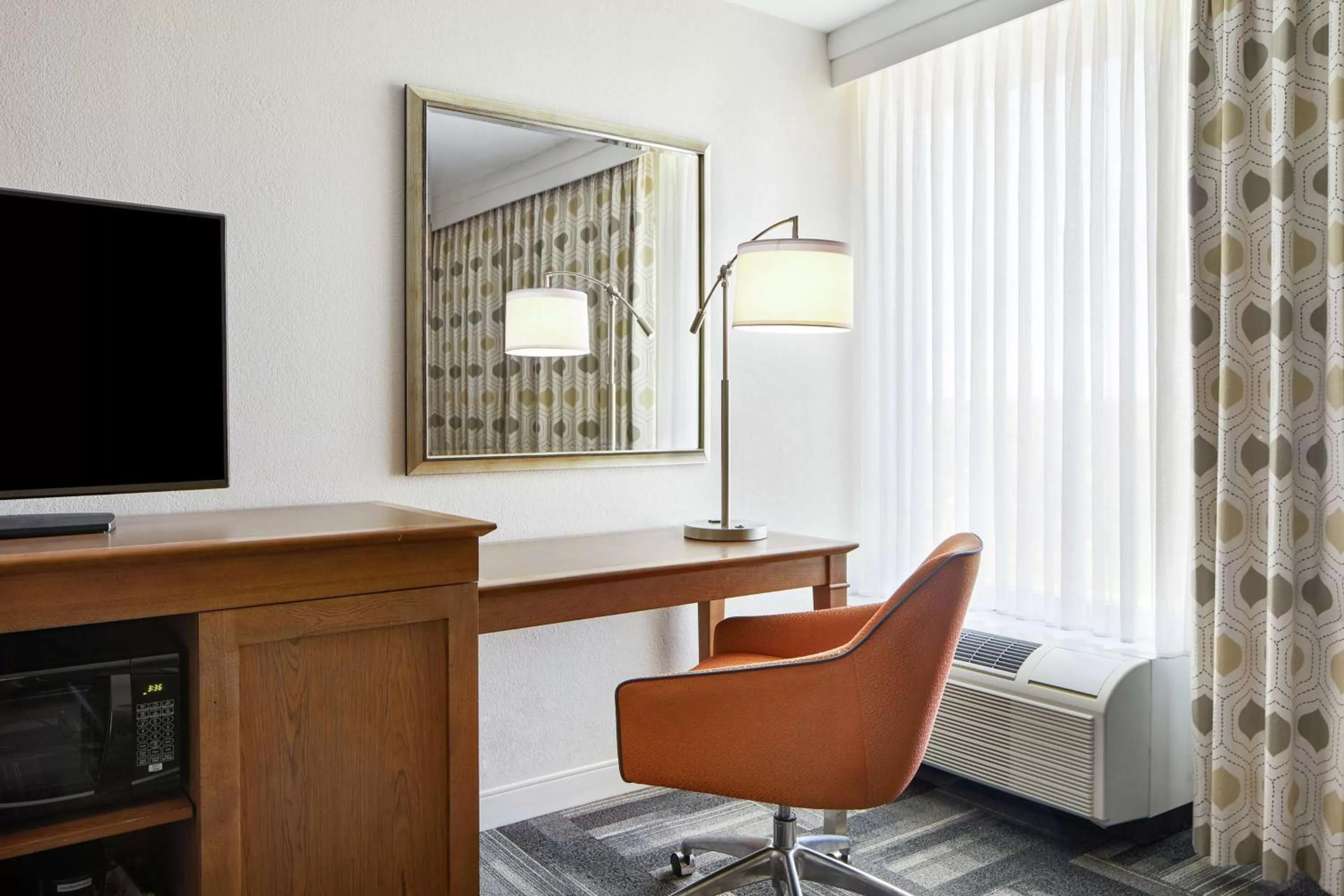 Bedroom in Hampton Inn Philadelphia/King of Prussia - Valley Forge