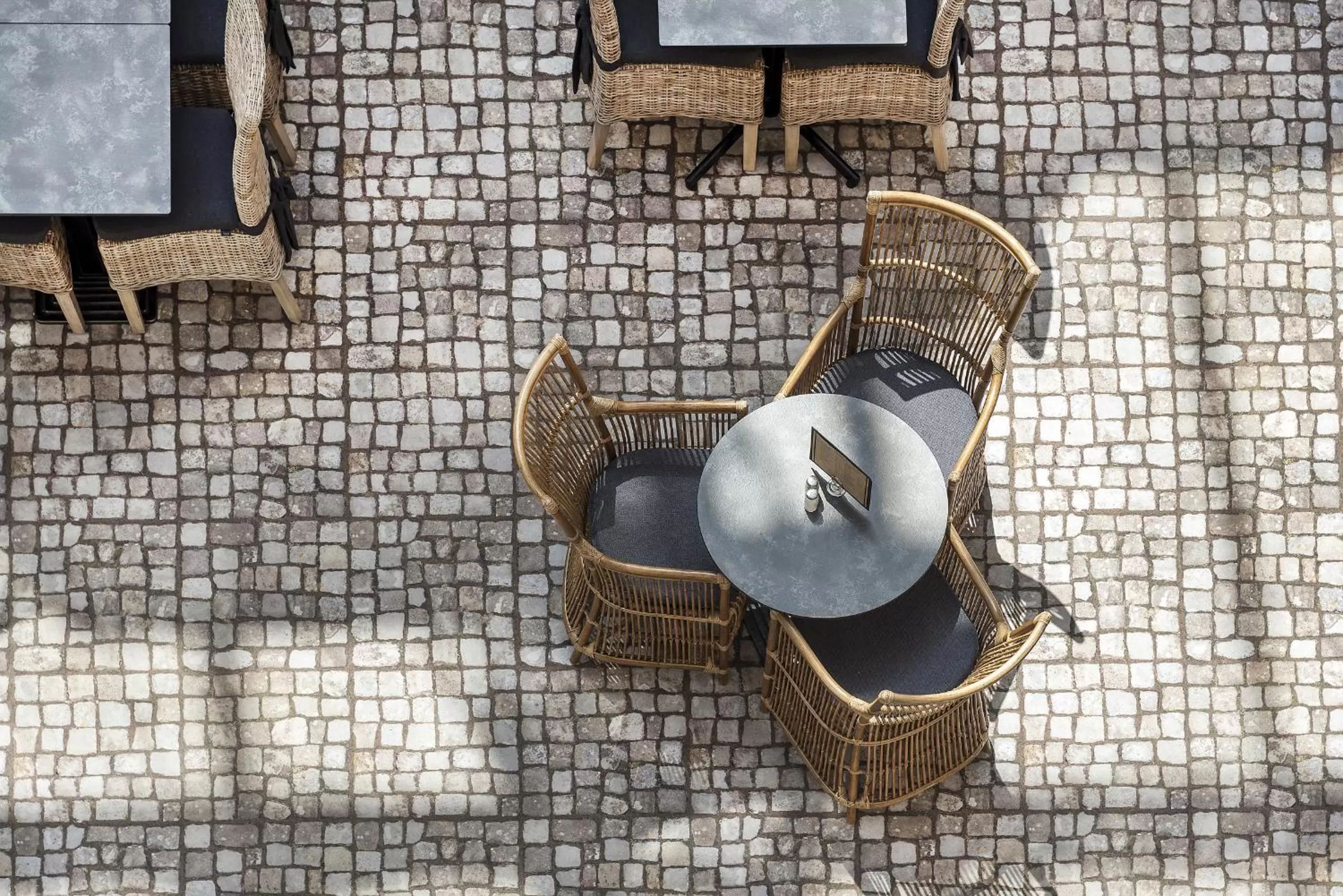 Restaurant/places to eat in Home Hotel Victoria