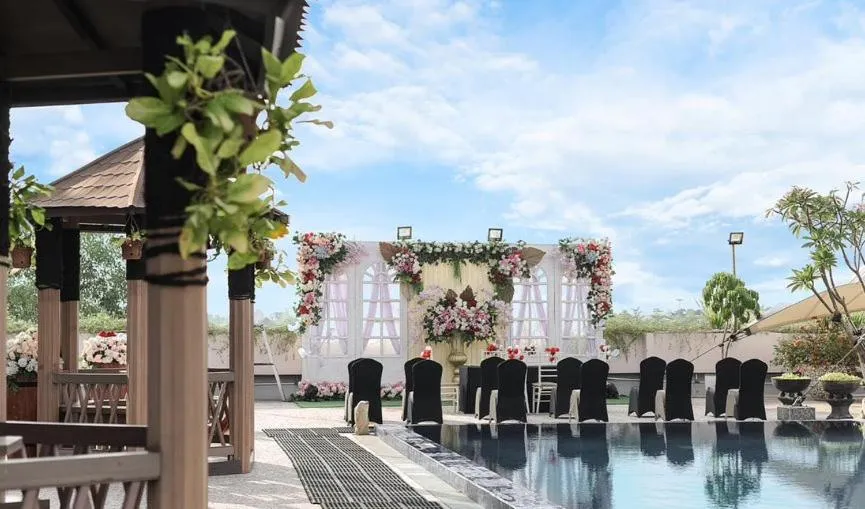 Swimming pool in Sakura Park Hotel & Residence