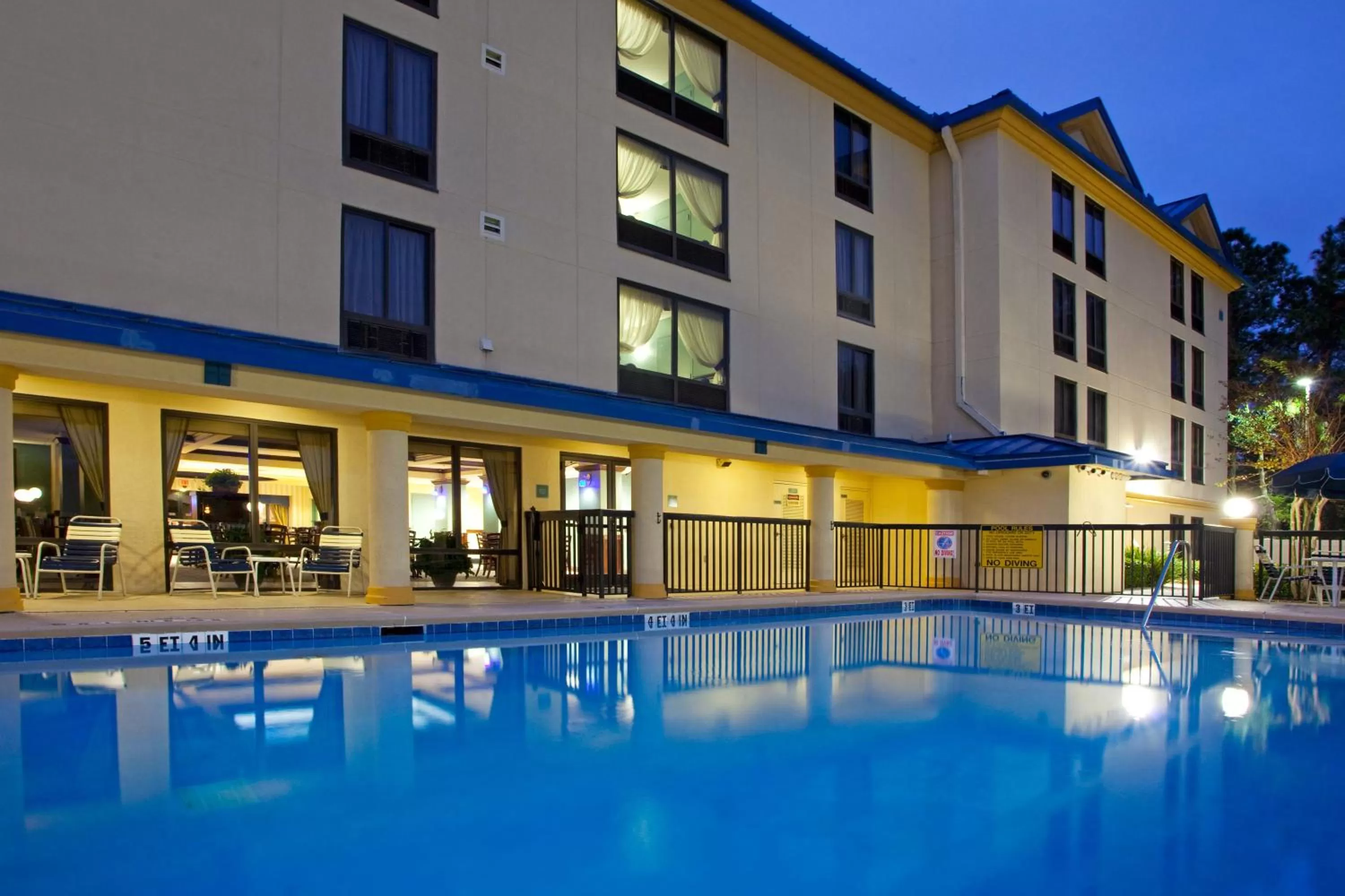 Swimming pool in Holiday Inn Express Hotel & Suites Jacksonville-South by IHG